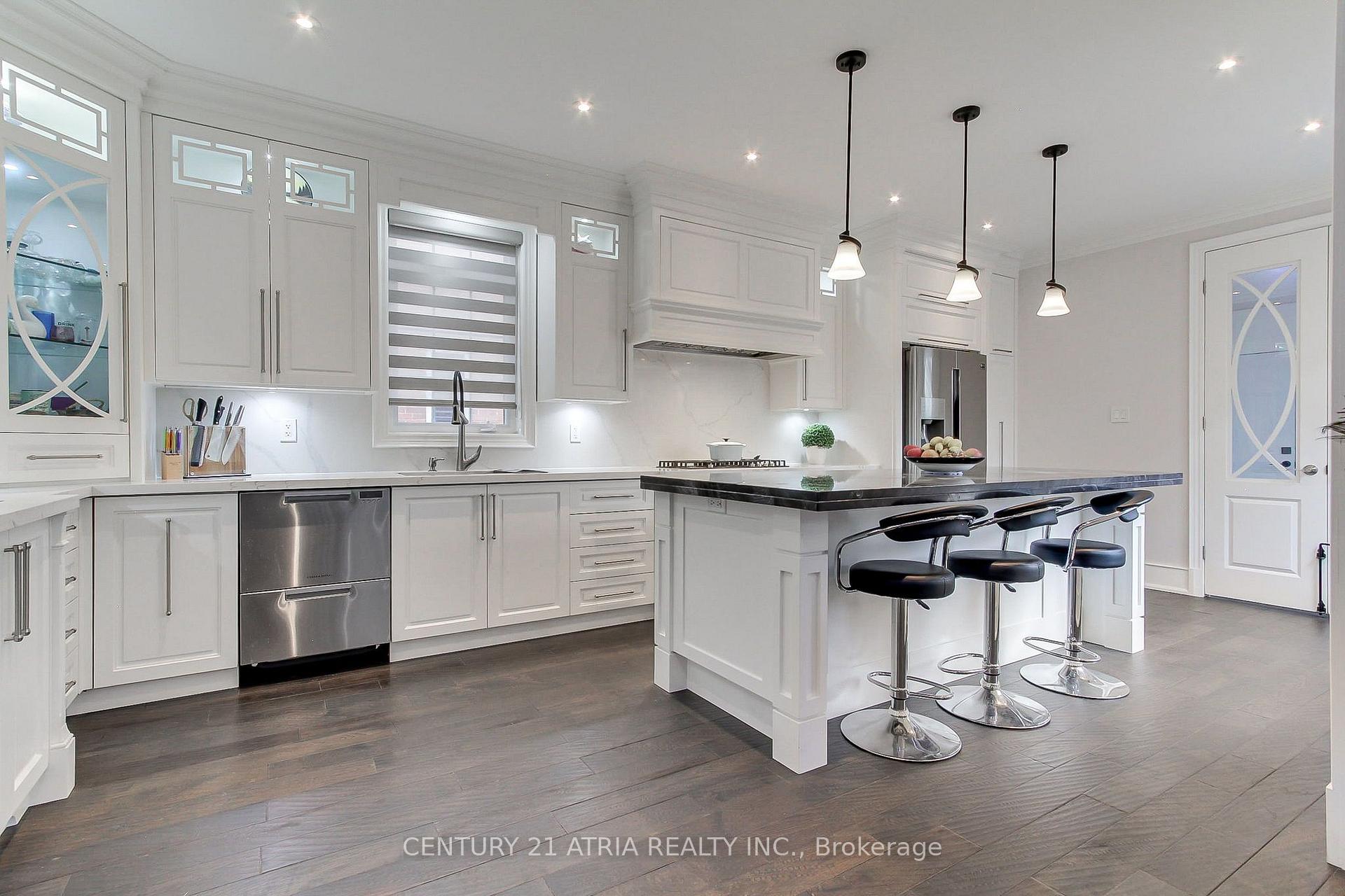 Photo 17 of 111 Zokol Drive, Aurora, Bayview Northeast — HOMEH