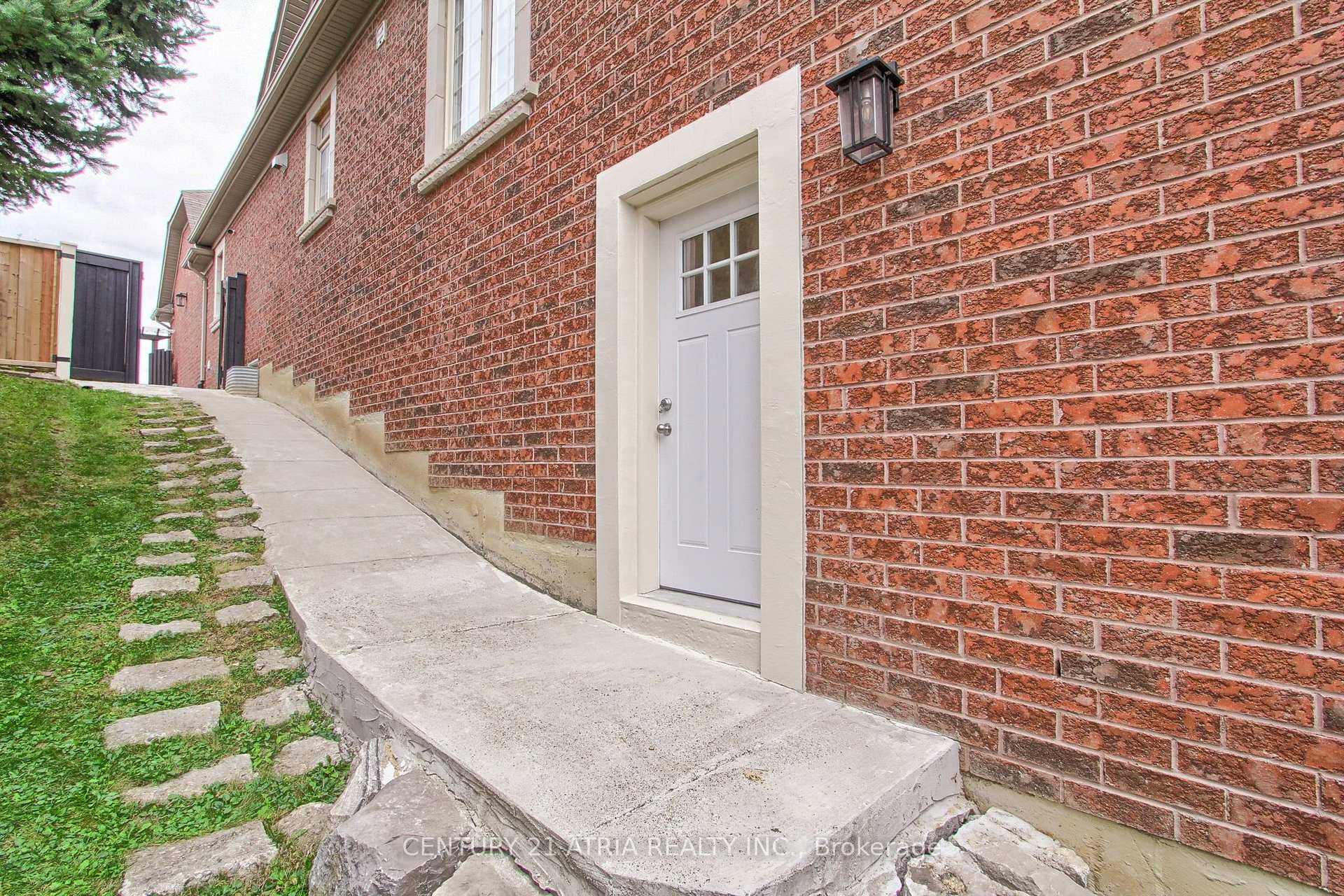 Photo 37 of 111 Zokol Drive, Aurora, Bayview Northeast — HOMEH