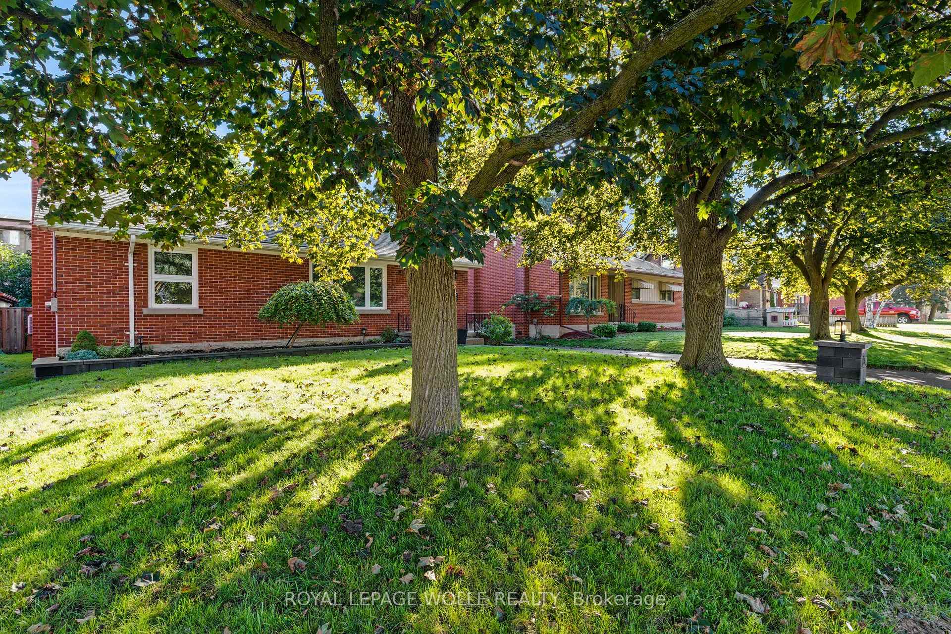 Photo 3 of 135 Patricia Avenue, Kitchener, Cherry Hill — HOMEH