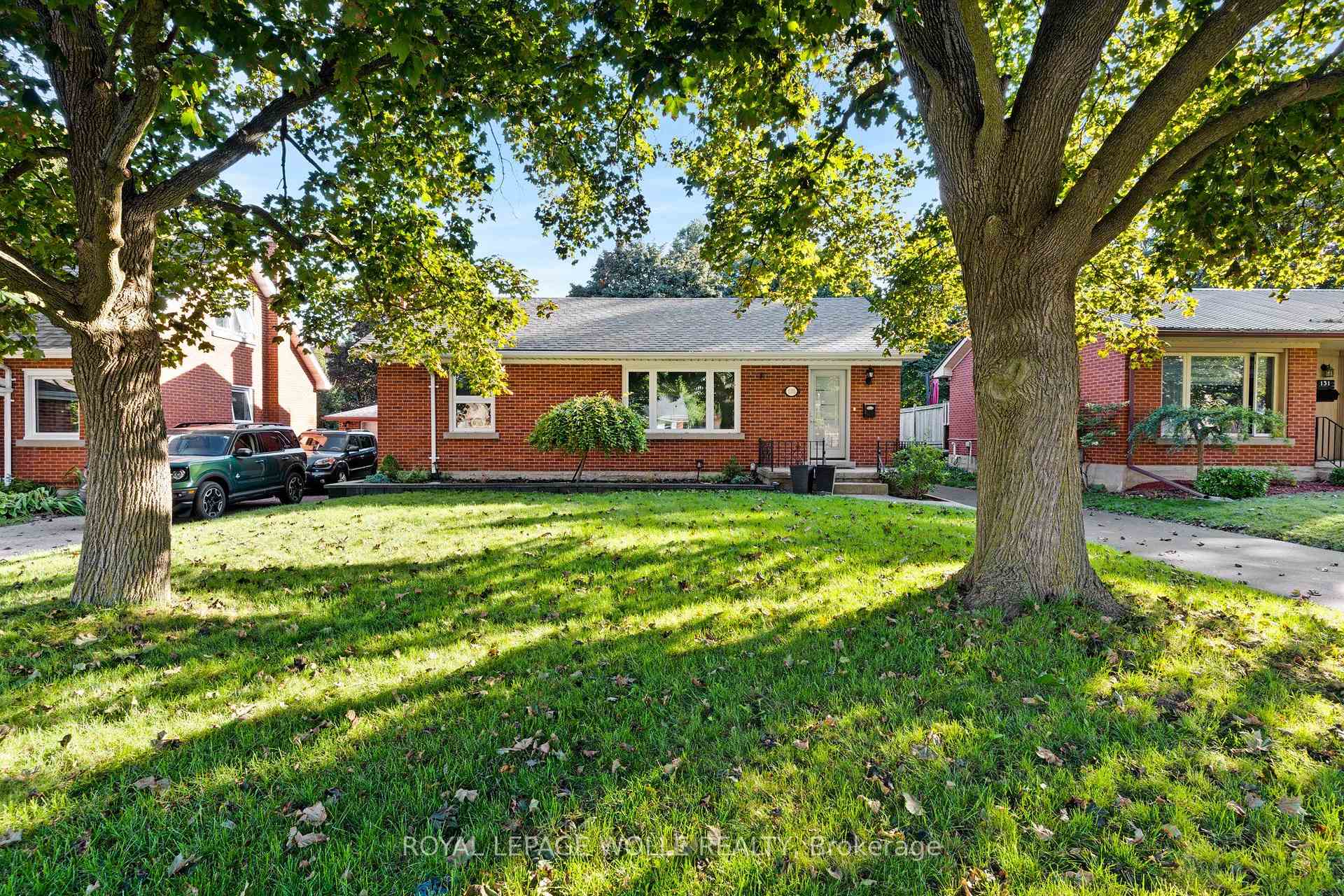Photo 4 of 135 Patricia Avenue, Kitchener, Cherry Hill — HOMEH