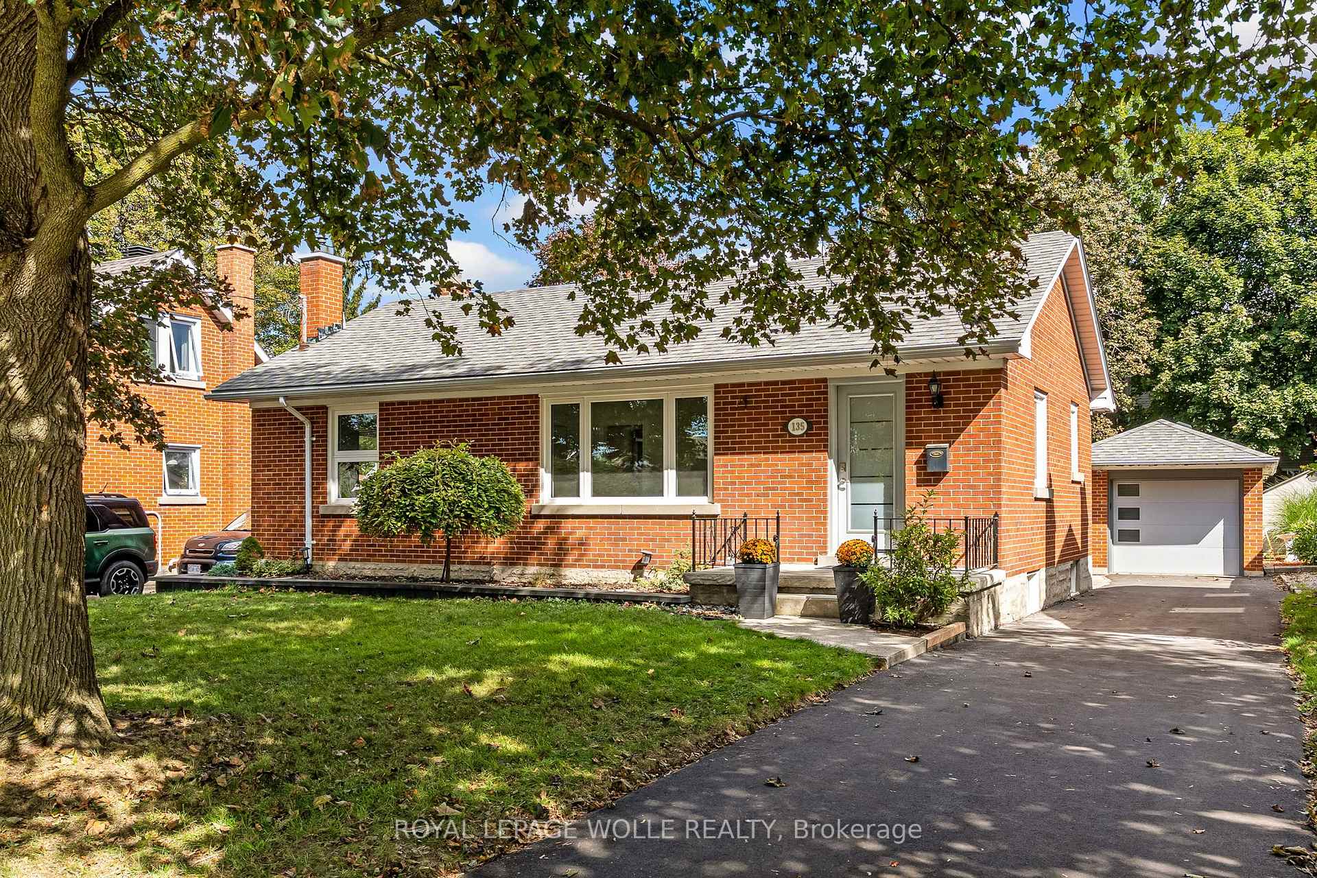 Photo 5 of 135 Patricia Avenue, Kitchener, Cherry Hill — HOMEH