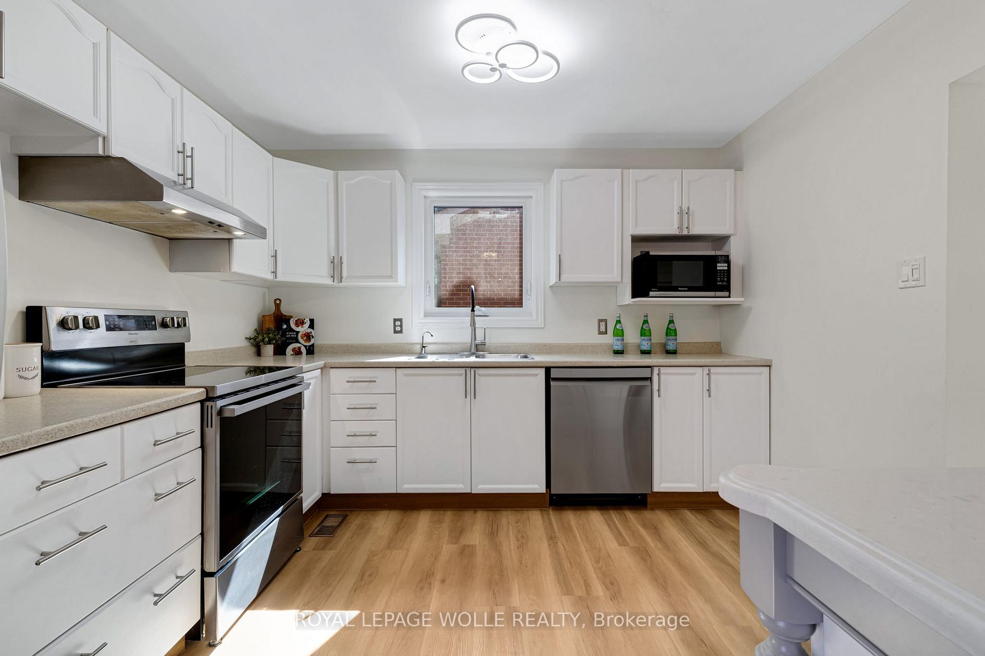 Photo 15 of 135 Patricia Avenue, Kitchener, Cherry Hill — HOMEH