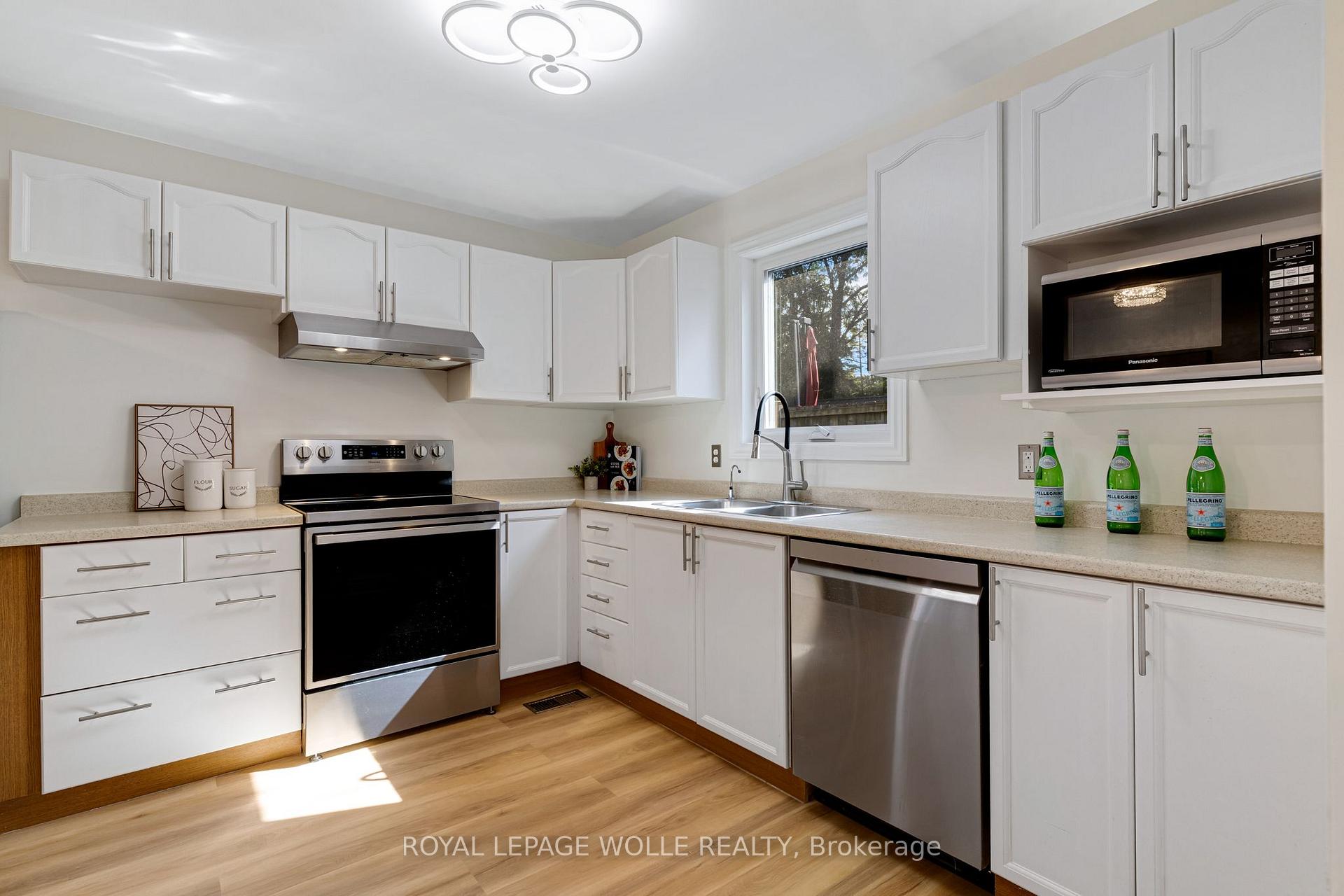Photo 16 of 135 Patricia Avenue, Kitchener, Cherry Hill — HOMEH