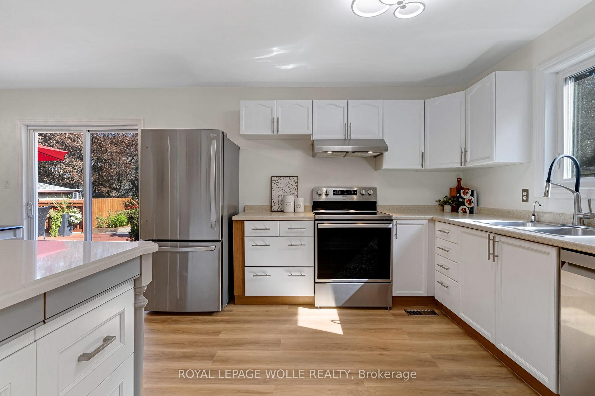 Photo 17 of 135 Patricia Avenue, Kitchener, Cherry Hill — HOMEH