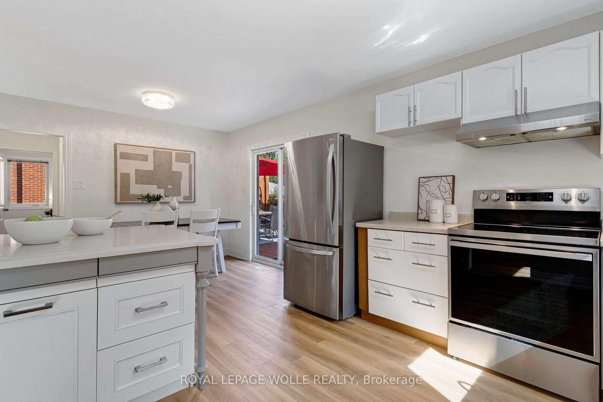 Photo 18 of 135 Patricia Avenue, Kitchener, Cherry Hill — HOMEH