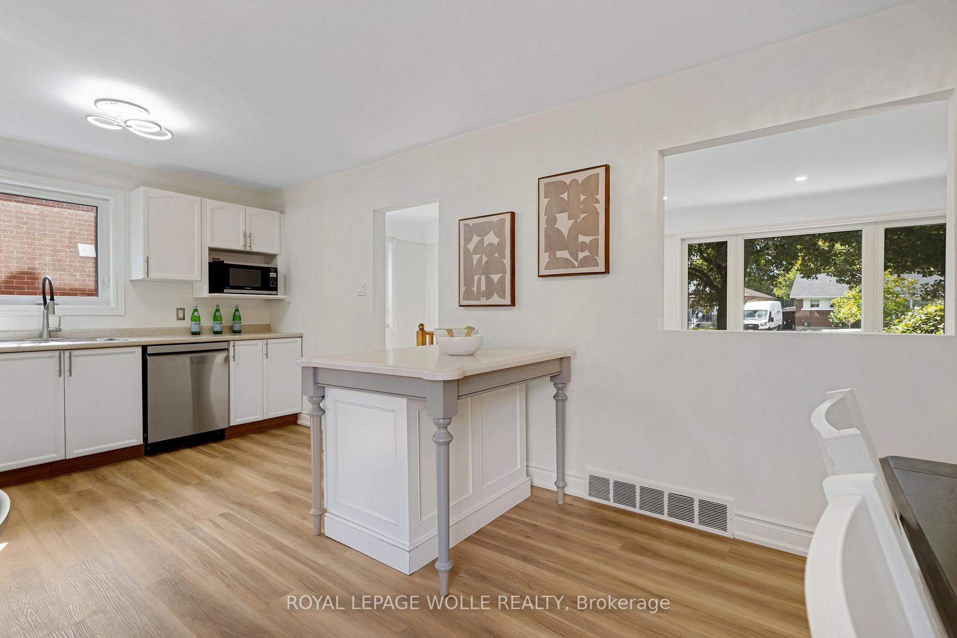 Photo 20 of 135 Patricia Avenue, Kitchener, Cherry Hill — HOMEH