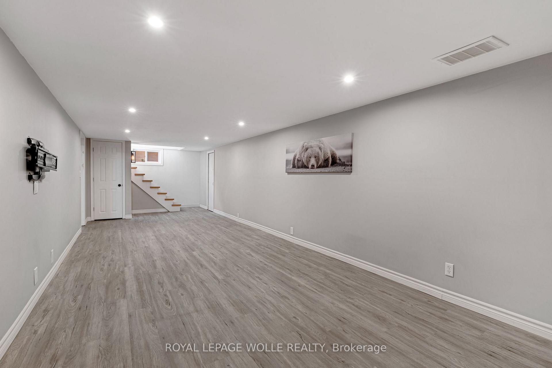 Photo 33 of 135 Patricia Avenue, Kitchener, Cherry Hill — HOMEH