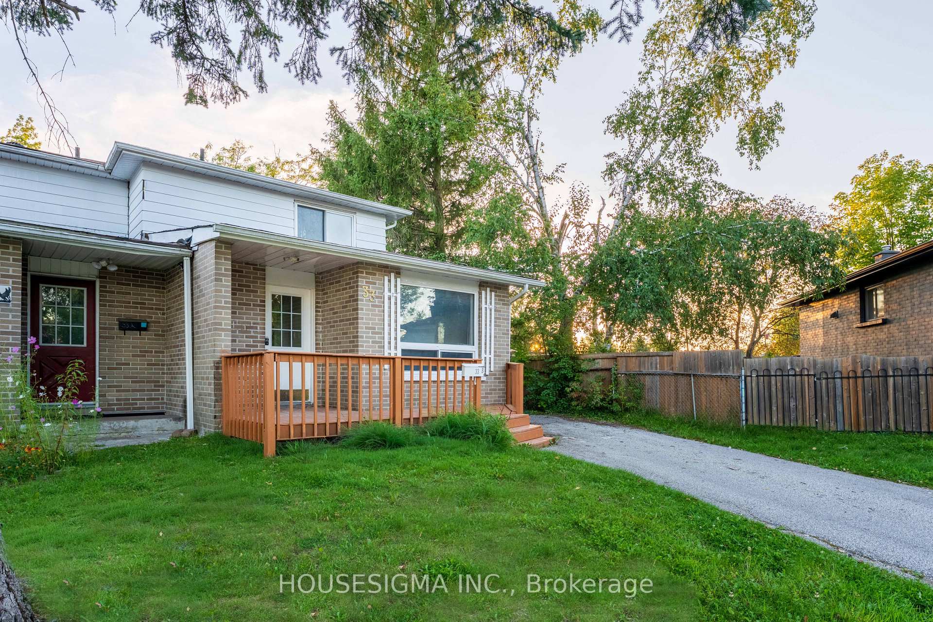 Photo 2 of 33 College Crescent, Barrie, Grove East — HOMEH