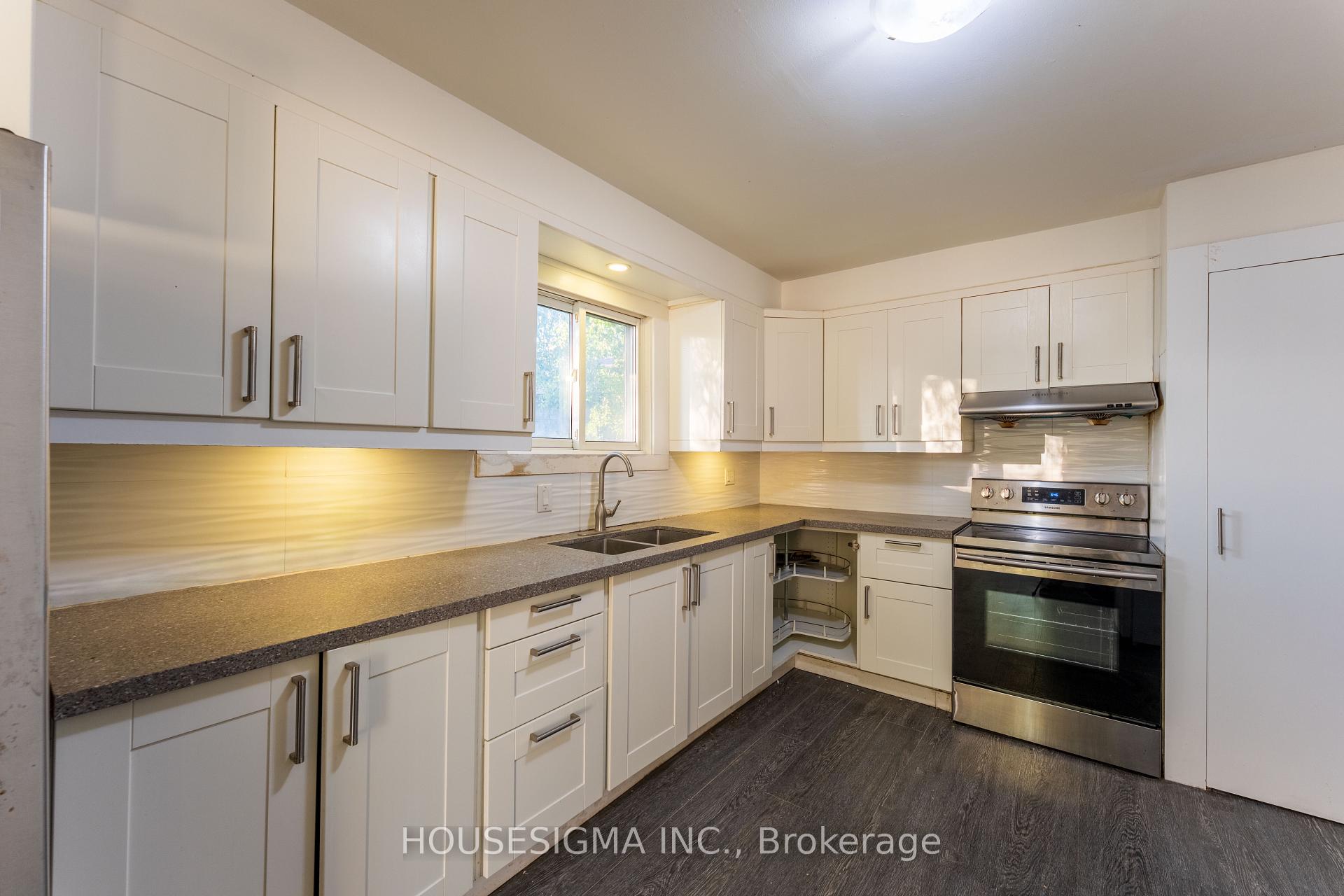 Photo 4 of 33 College Crescent, Barrie, Grove East — HOMEH