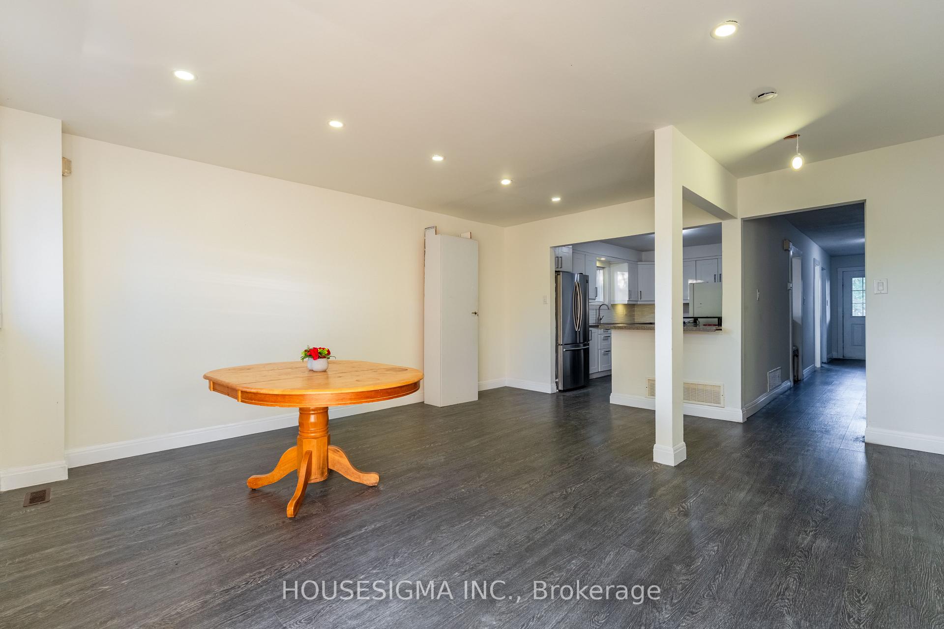 Photo 6 of 33 College Crescent, Barrie, Grove East — HOMEH