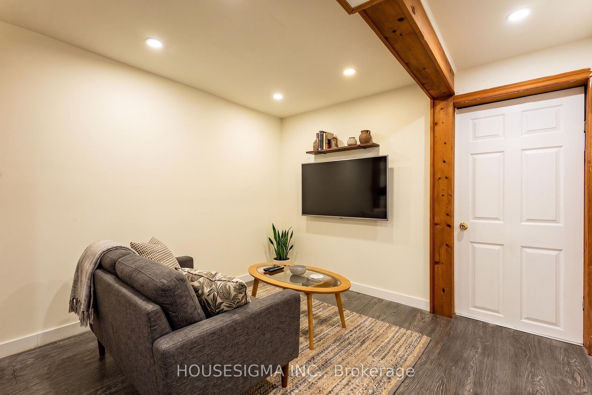 Photo 16 of 33 College Crescent, Barrie, Grove East — HOMEH