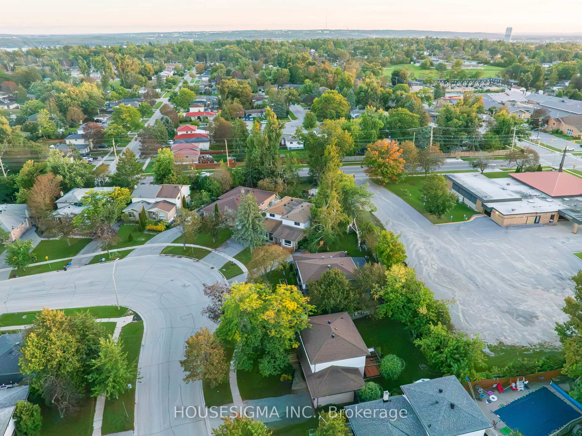 Photo 21 of 33 College Crescent, Barrie, Grove East — HOMEH