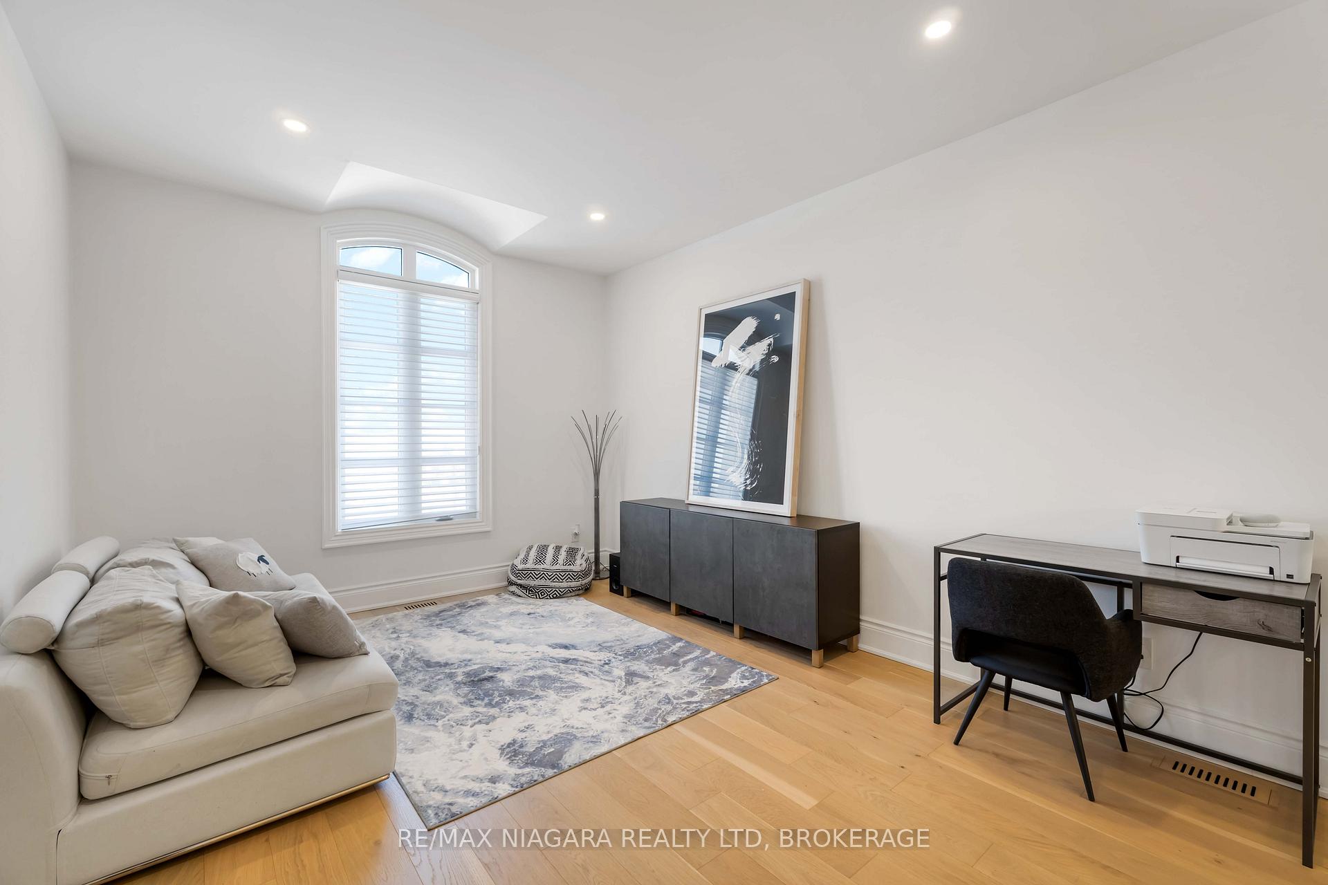 Photo 19 of 15 Arbourvale Common Road, St. Catharines, Glendale/Glenridge — HOMEH