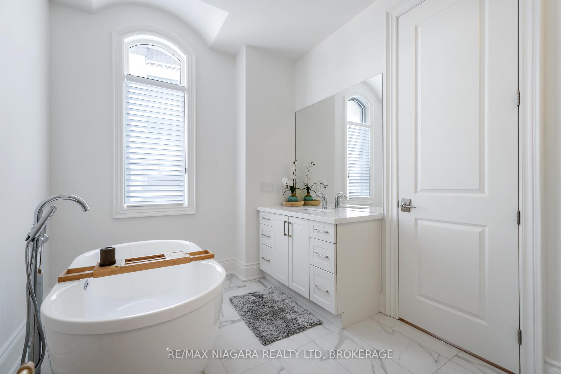 Photo 26 of 15 Arbourvale Common Road, St. Catharines, Glendale/Glenridge — HOMEH