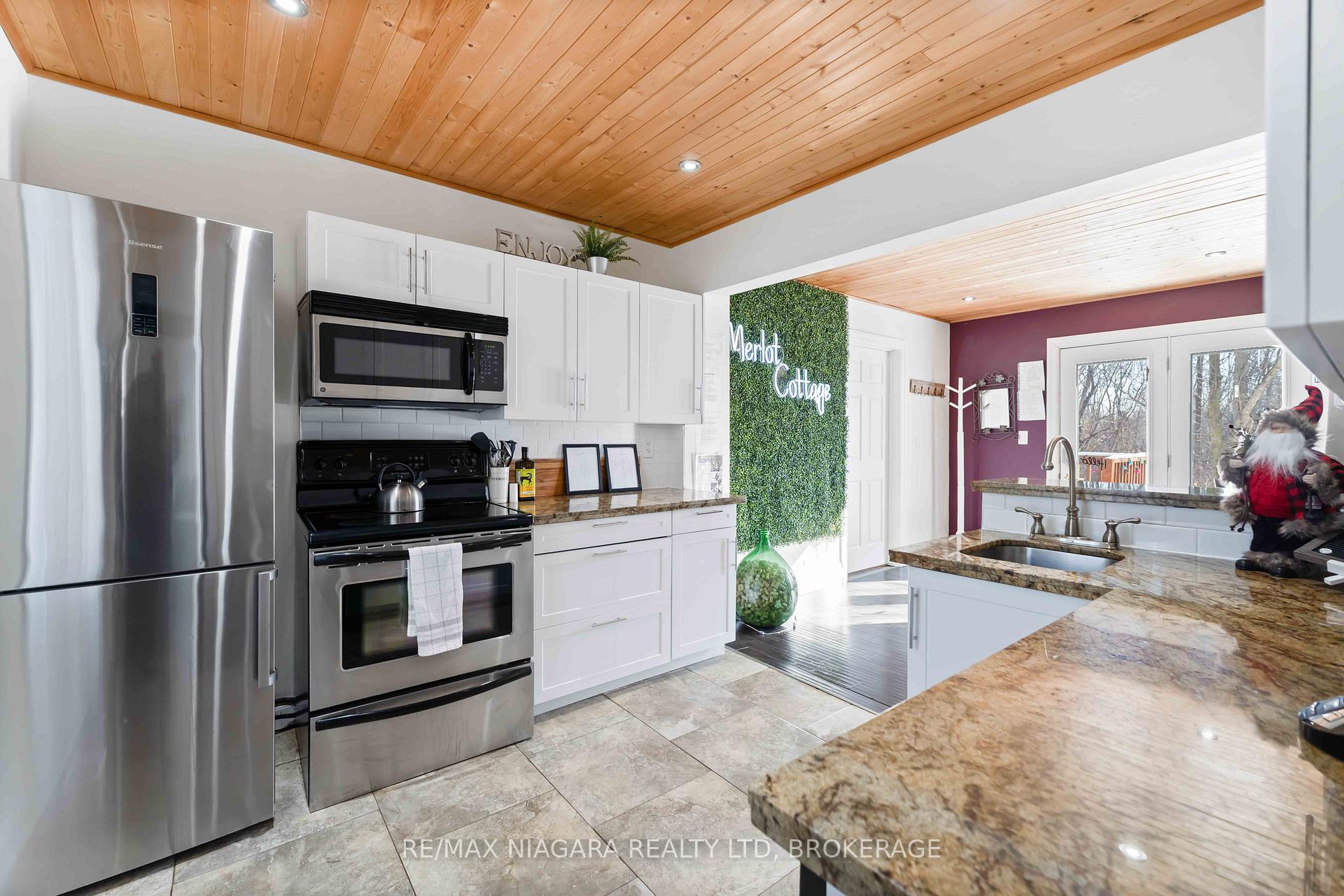 Photo 11 of 1459 Niagara Stone Road, Niagara-on-the-Lake, Virgil — HOMEH