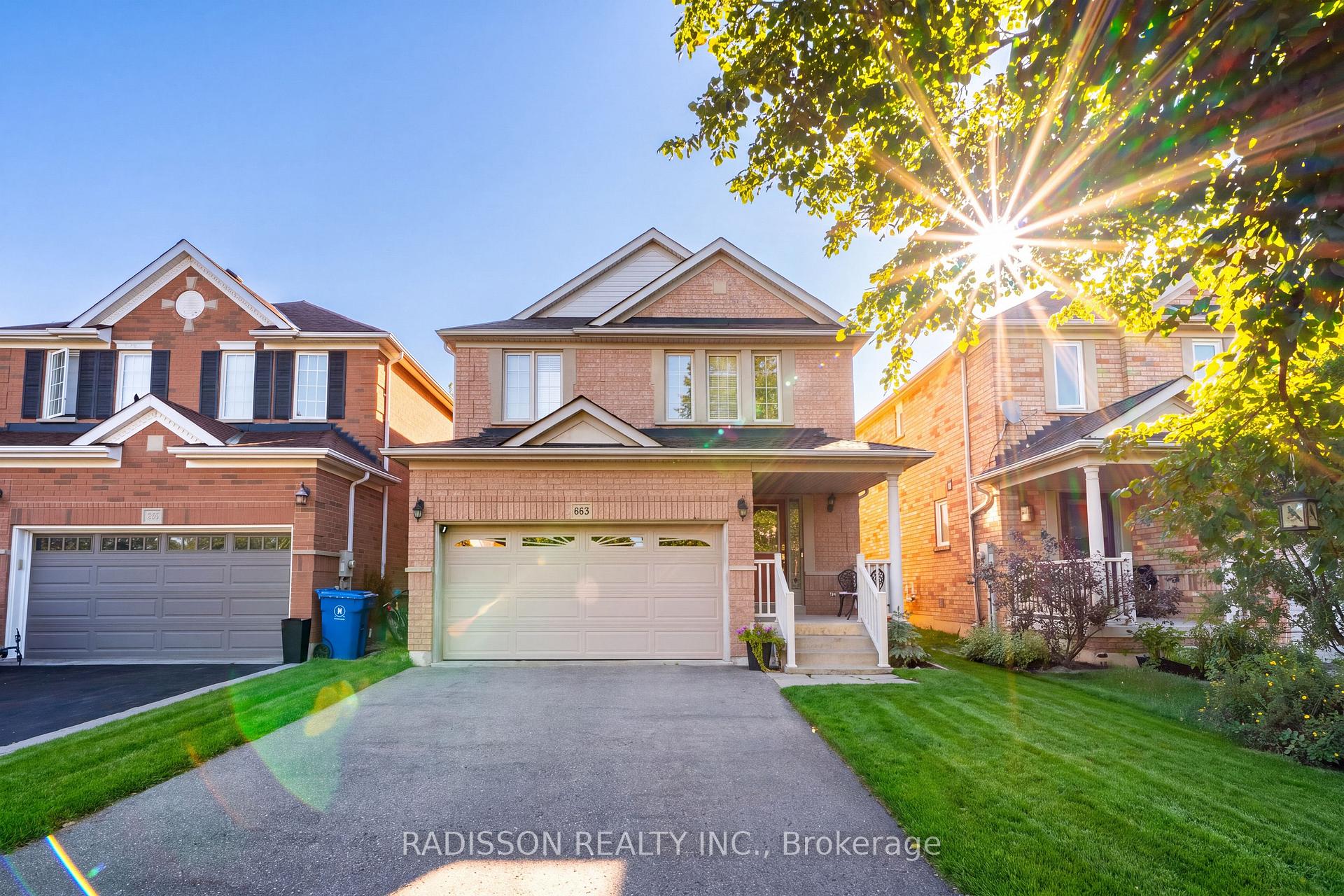 Photo 1 of 863 Oaktree Crescent, Newmarket, Summerhill Estates — HOMEH