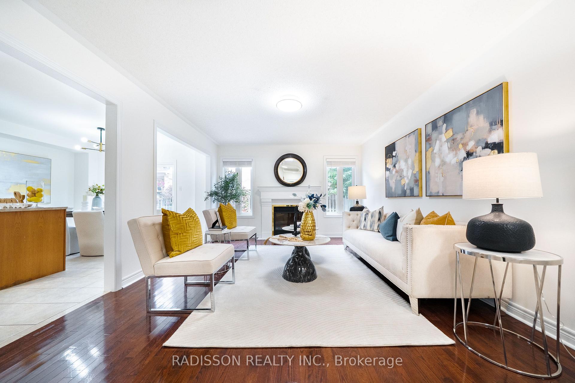 Photo 2 of 863 Oaktree Crescent, Newmarket, Summerhill Estates — HOMEH