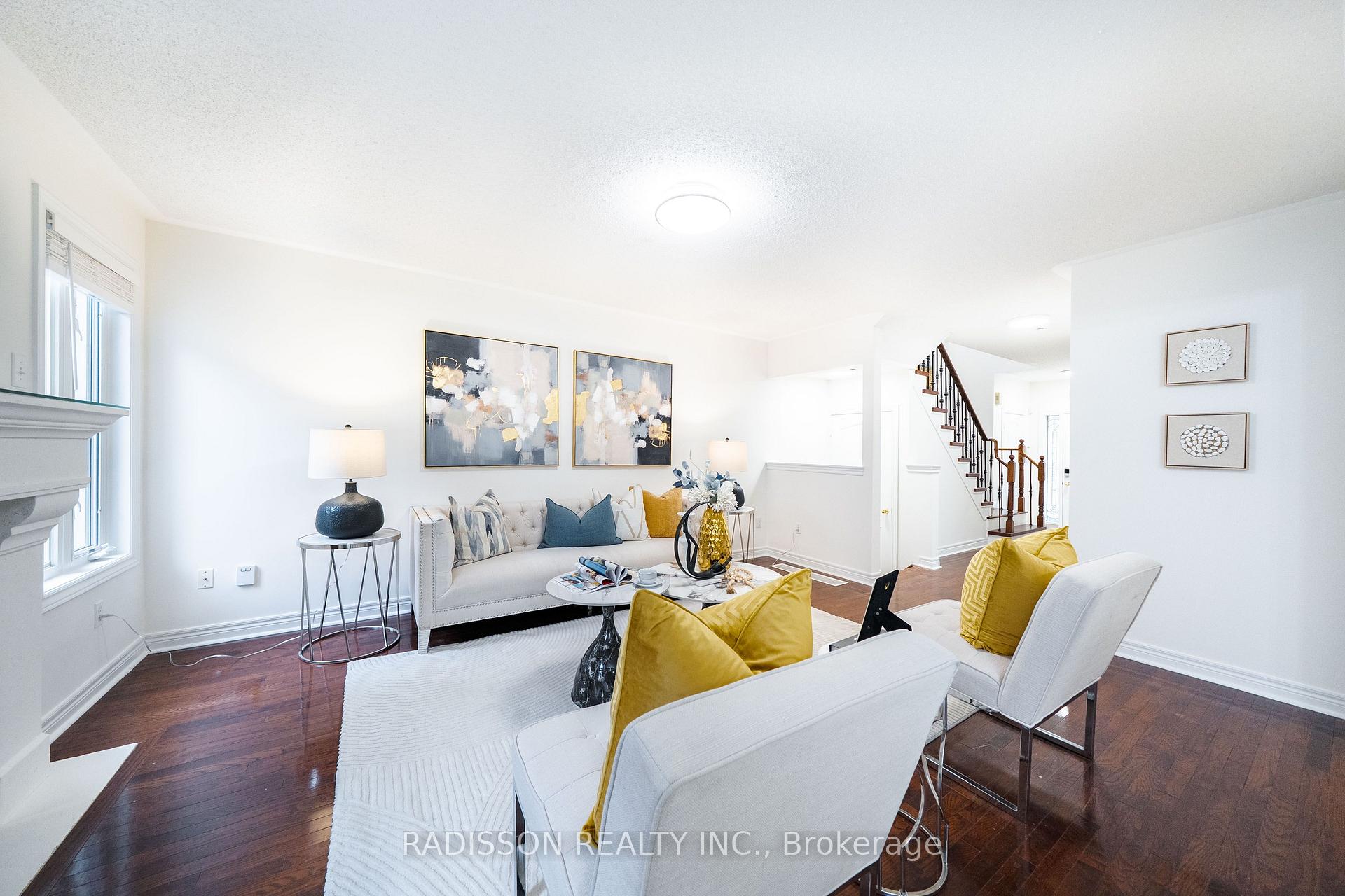 Photo 5 of 863 Oaktree Crescent, Newmarket, Summerhill Estates — HOMEH
