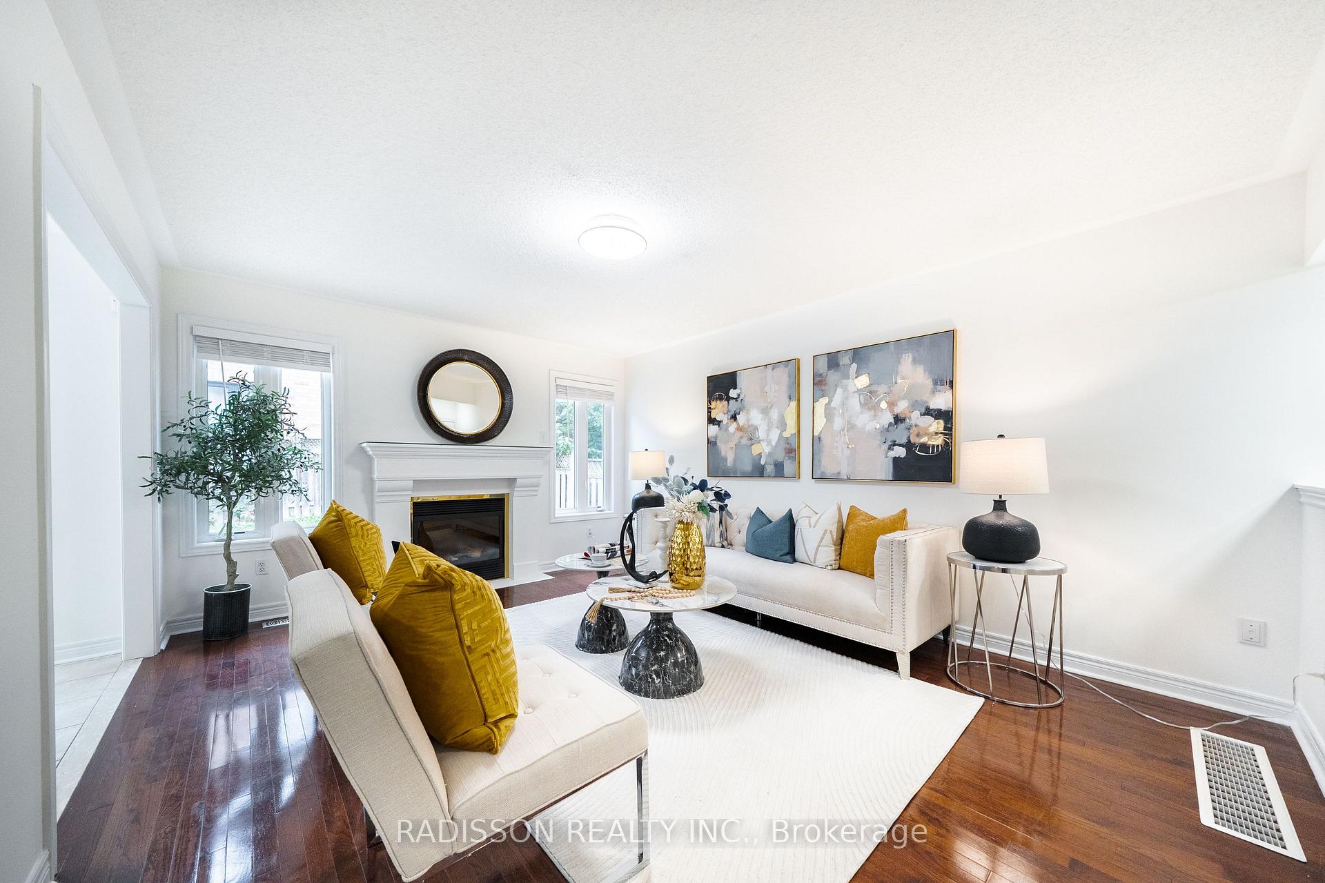 Photo 6 of 863 Oaktree Crescent, Newmarket, Summerhill Estates — HOMEH