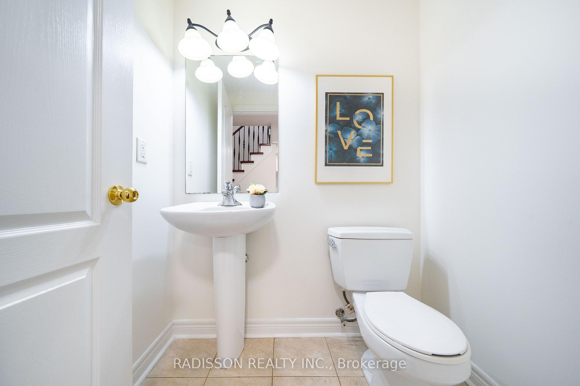 Photo 10 of 863 Oaktree Crescent, Newmarket, Summerhill Estates — HOMEH