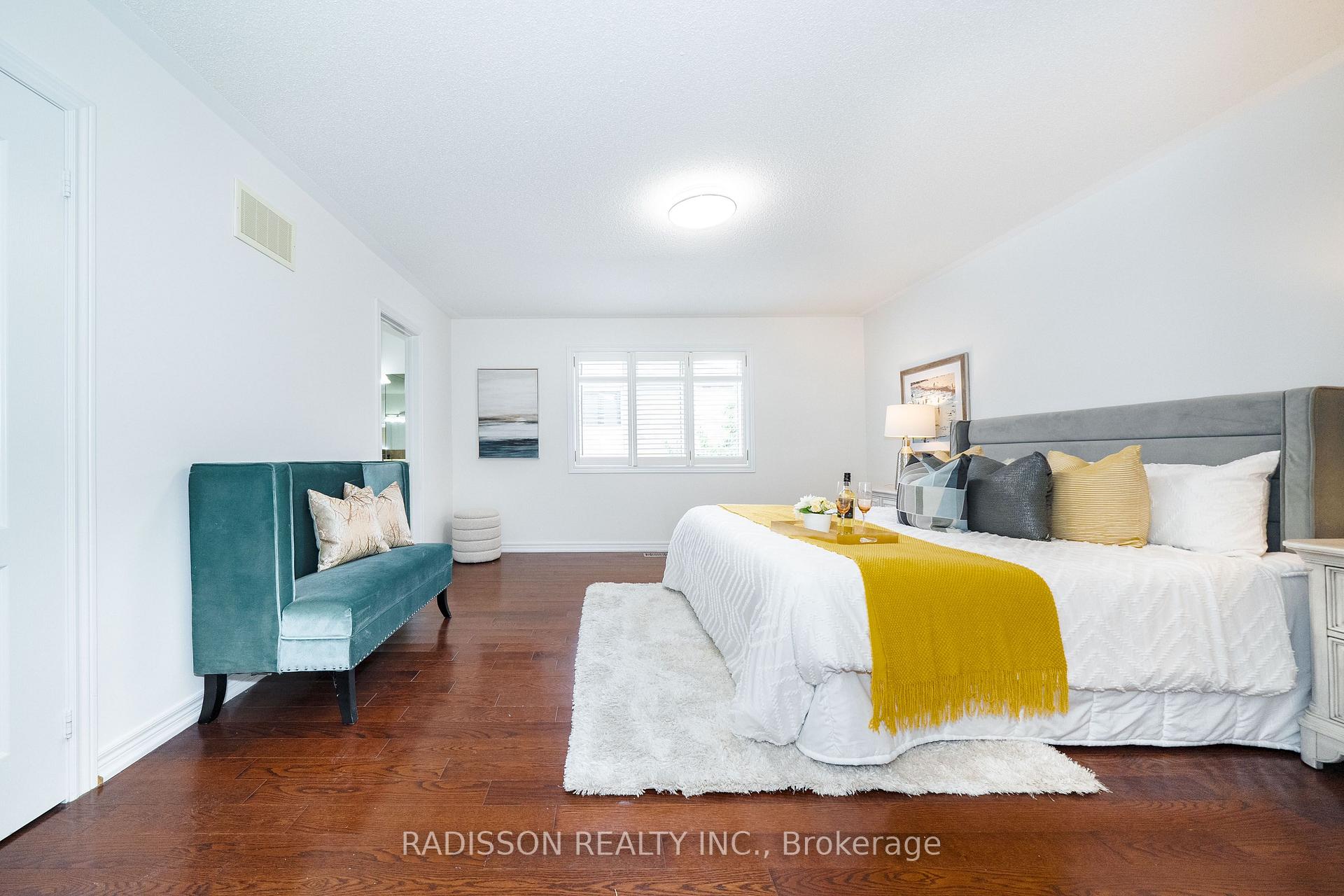 Photo 11 of 863 Oaktree Crescent, Newmarket, Summerhill Estates — HOMEH