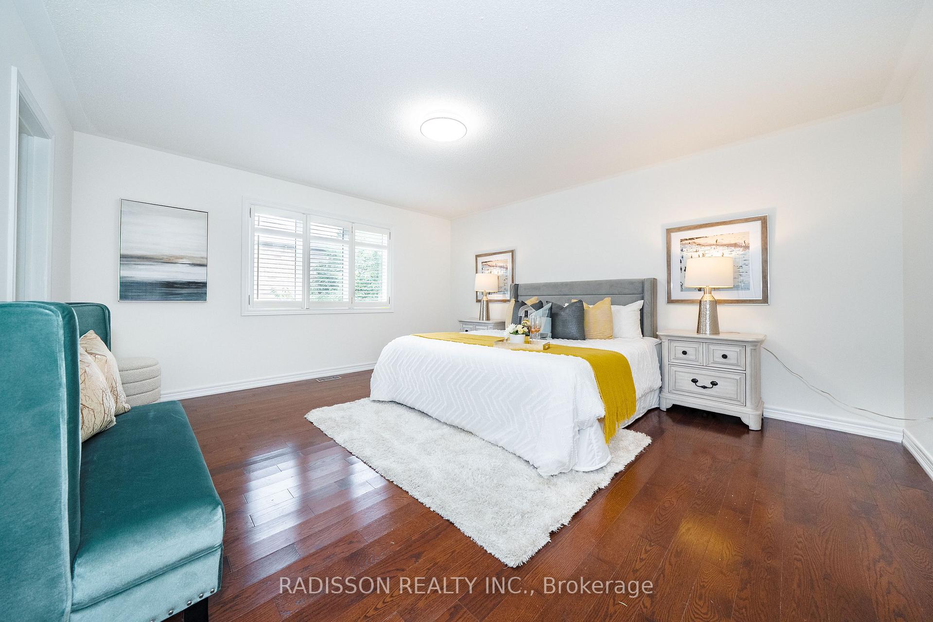 Photo 12 of 863 Oaktree Crescent, Newmarket, Summerhill Estates — HOMEH