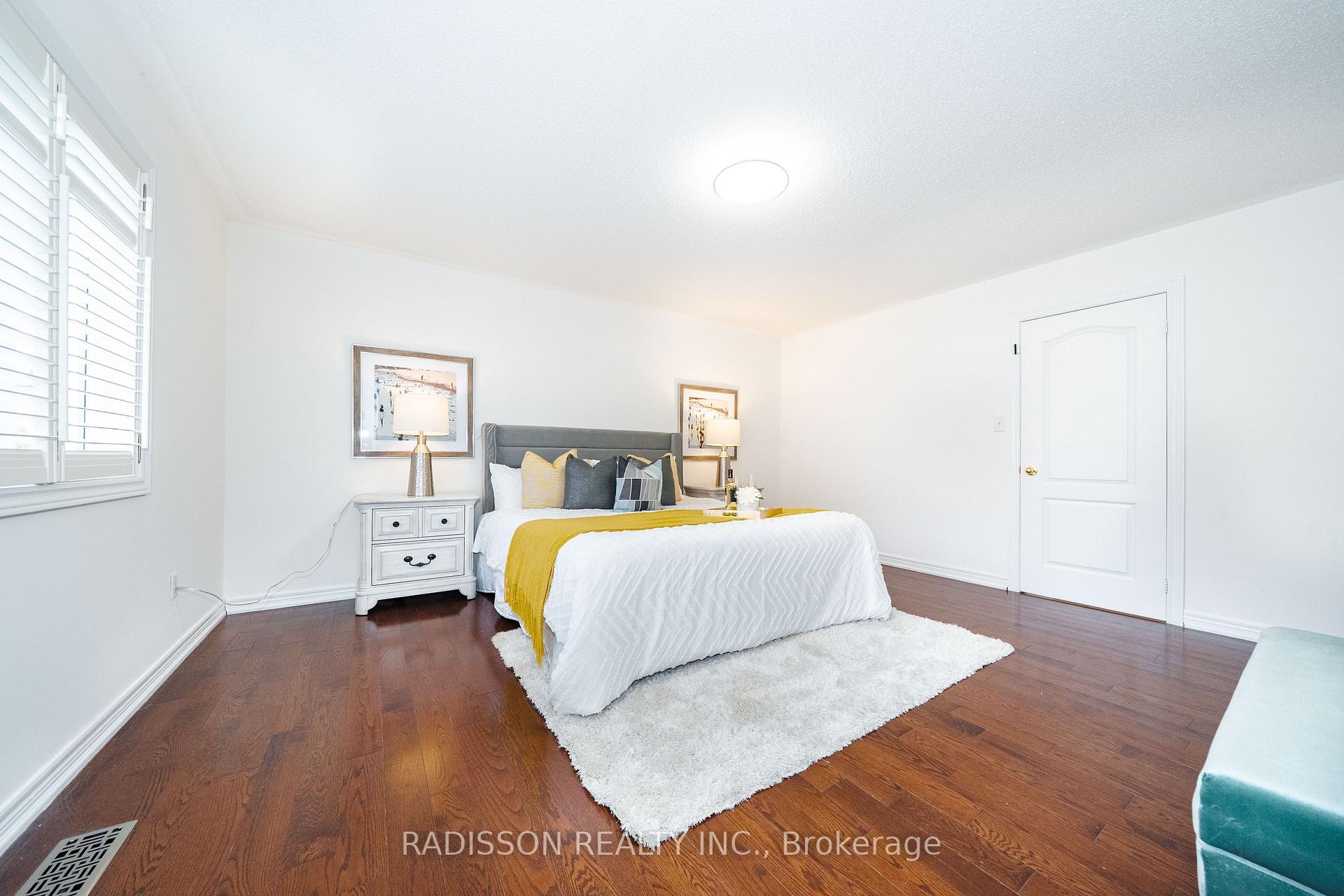 Photo 13 of 863 Oaktree Crescent, Newmarket, Summerhill Estates — HOMEH