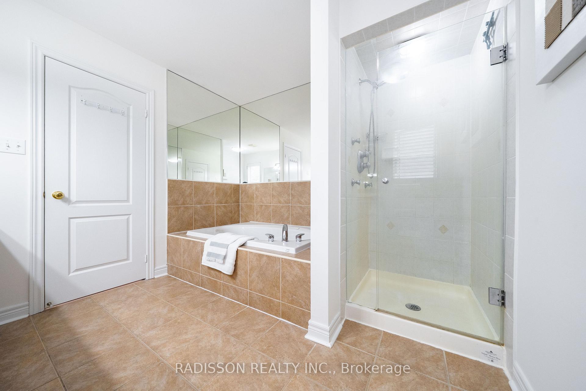 Photo 16 of 863 Oaktree Crescent, Newmarket, Summerhill Estates — HOMEH