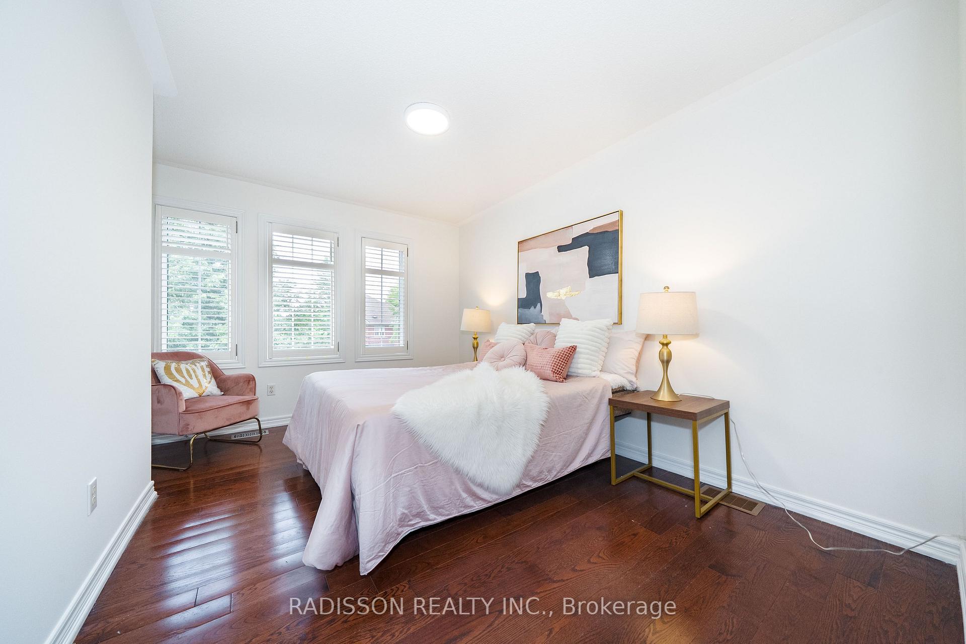 Photo 17 of 863 Oaktree Crescent, Newmarket, Summerhill Estates — HOMEH