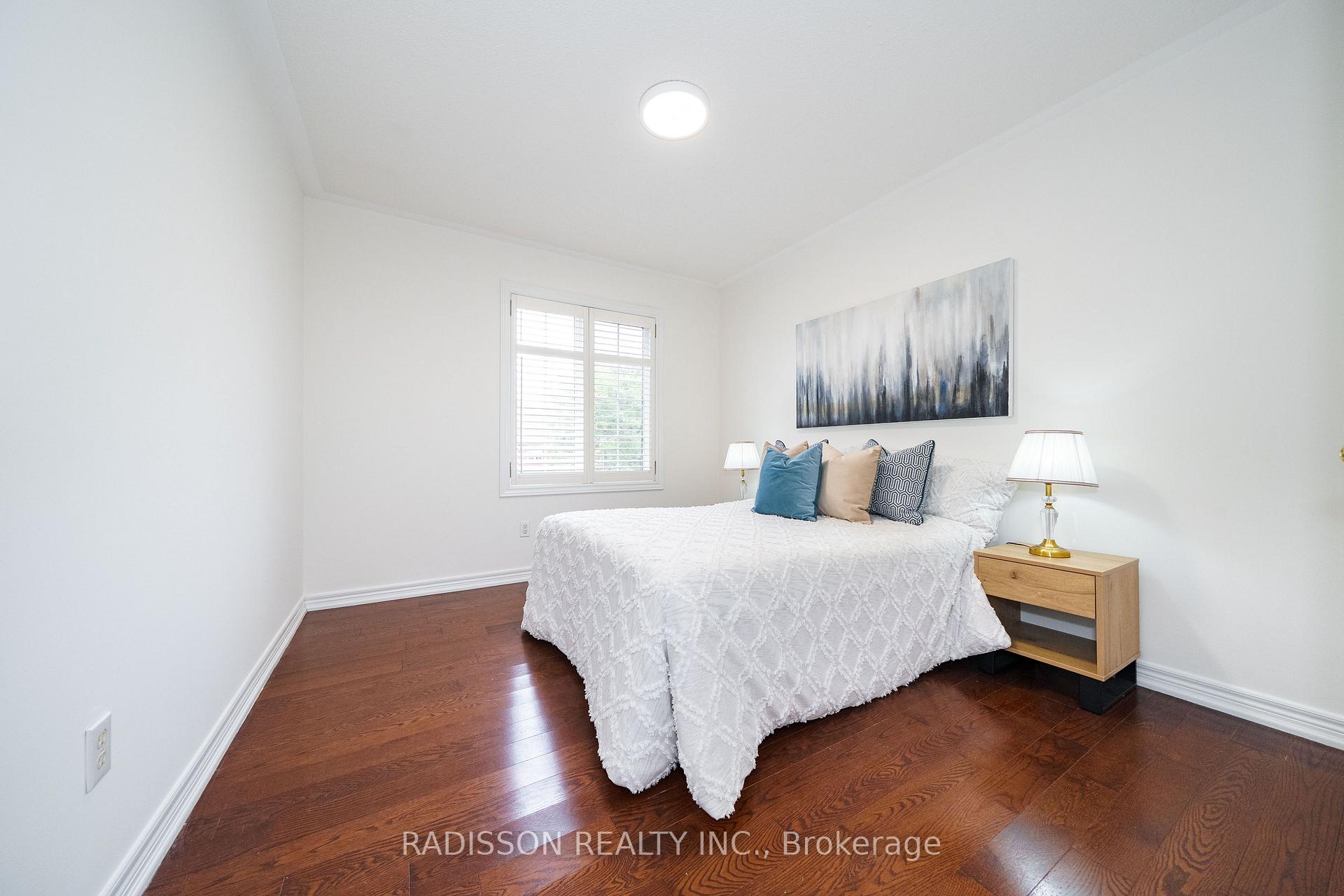 Photo 18 of 863 Oaktree Crescent, Newmarket, Summerhill Estates — HOMEH