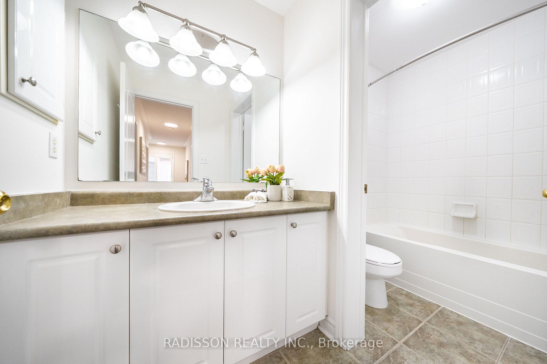 Photo 19 of 863 Oaktree Crescent, Newmarket, Summerhill Estates — HOMEH