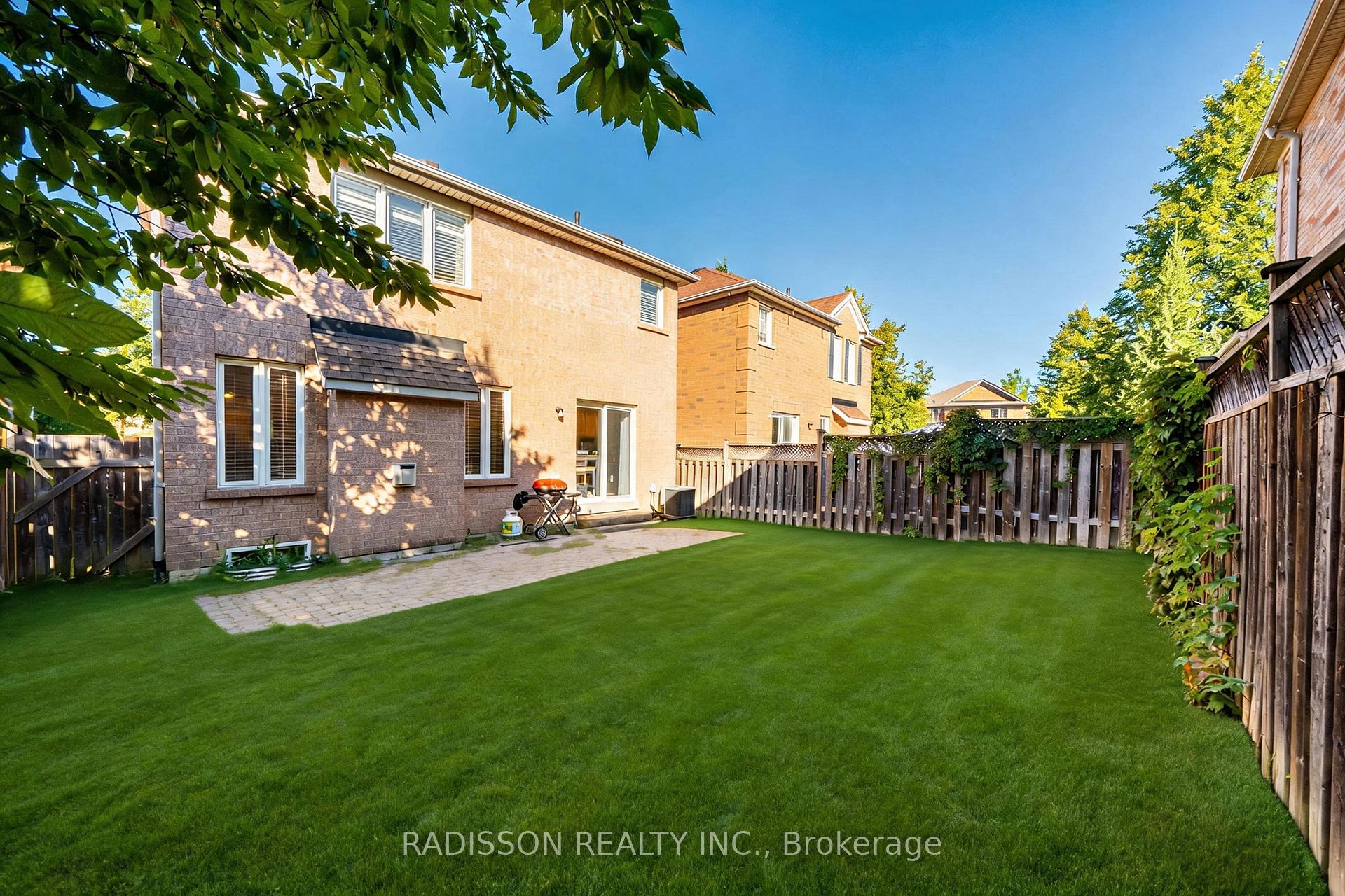 Photo 21 of 863 Oaktree Crescent, Newmarket, Summerhill Estates — HOMEH