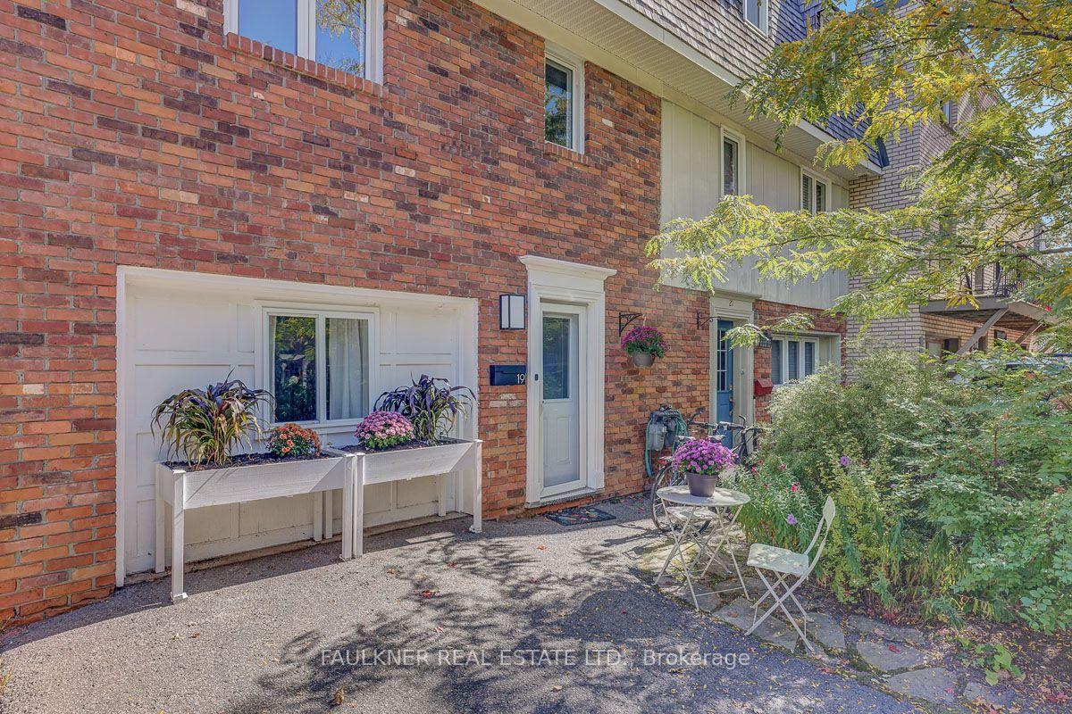 Photo 2 of 19 Marco Lane, Ottawa, Old Ottawa South — HOMEH