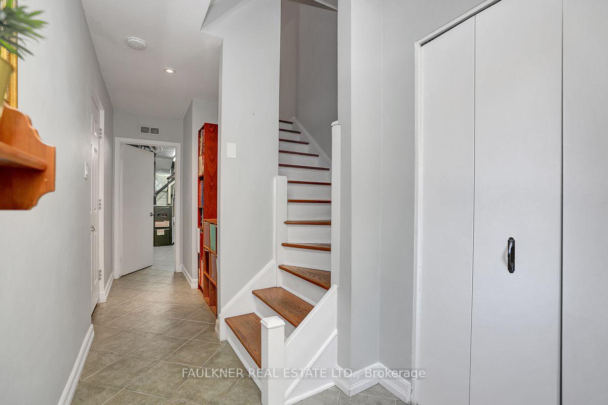 Photo 3 of 19 Marco Lane, Ottawa, Old Ottawa South — HOMEH