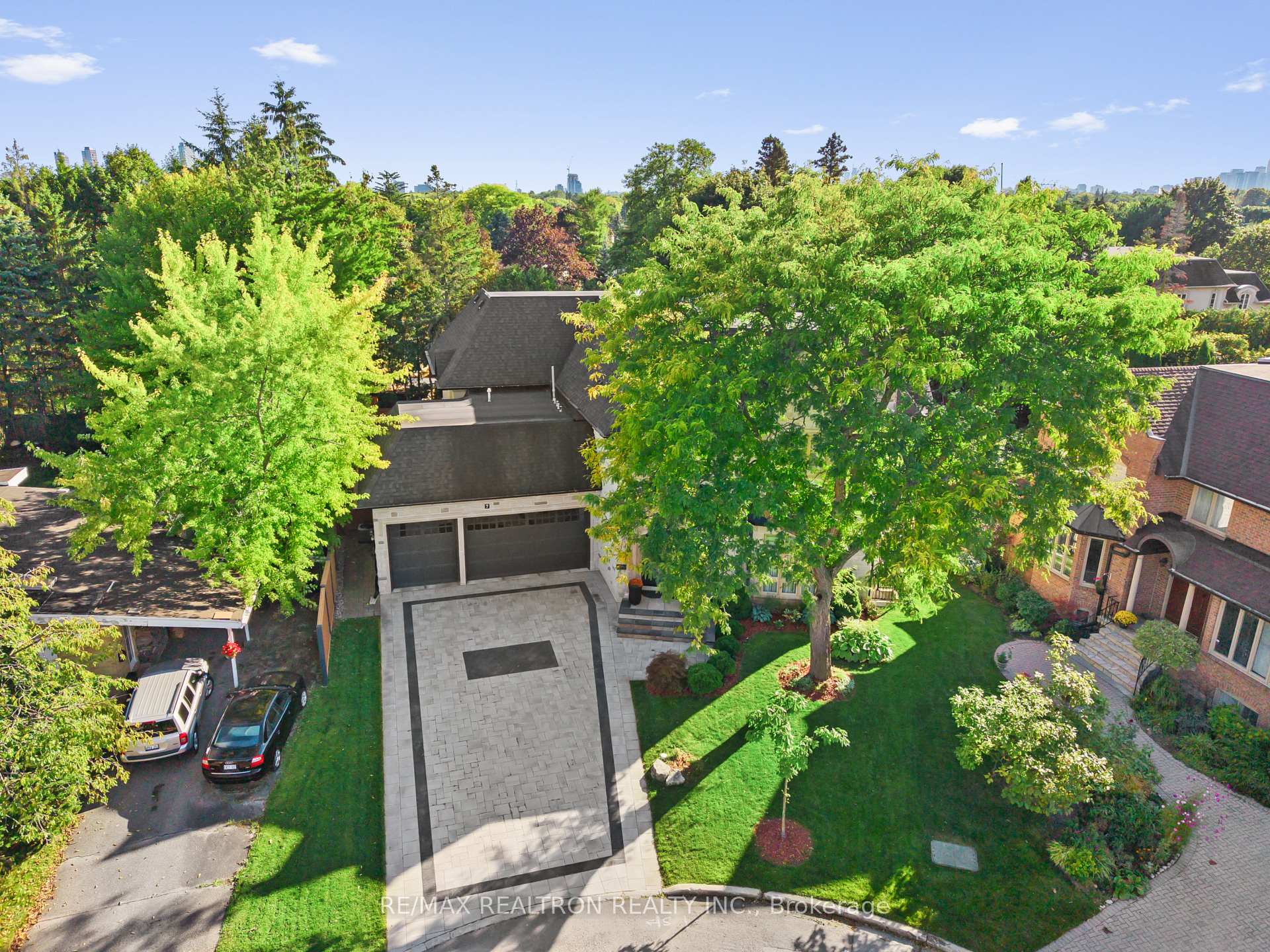 Photo 2 of 7 Winchfield Place, North York, Banbury-Don Mills — HOMEH