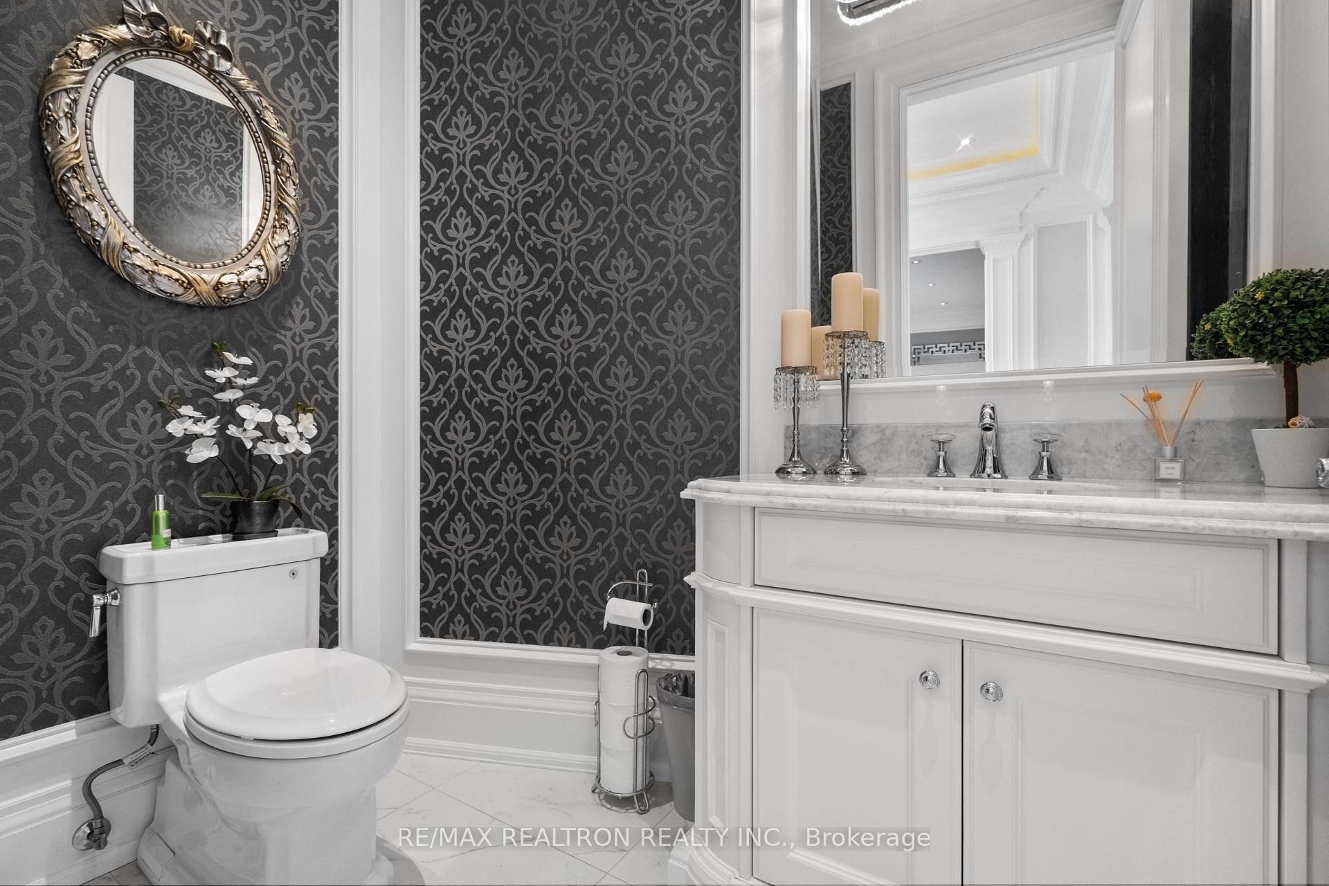 Photo 9 of 7 Winchfield Place, North York, Banbury-Don Mills — HOMEH