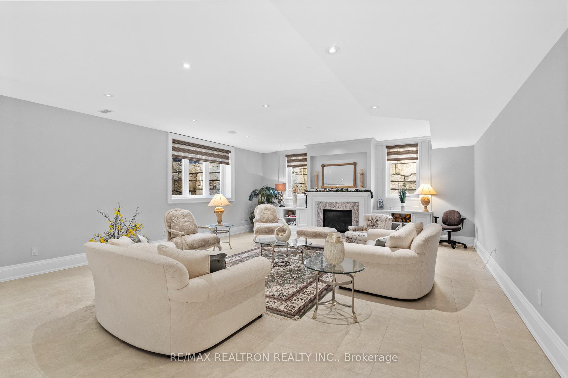 Photo 41 of 7 Winchfield Place, North York, Banbury-Don Mills — HOMEH
