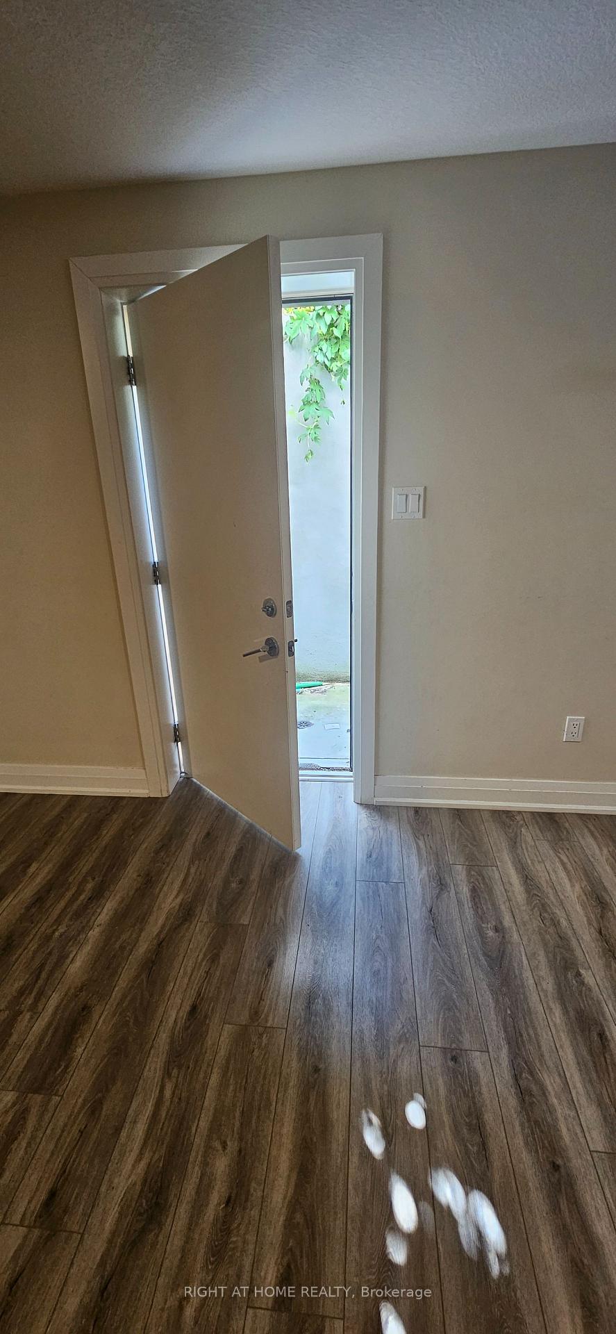 Photo 2 of 1633 Medway Park Drive, London, North S — HOMEH