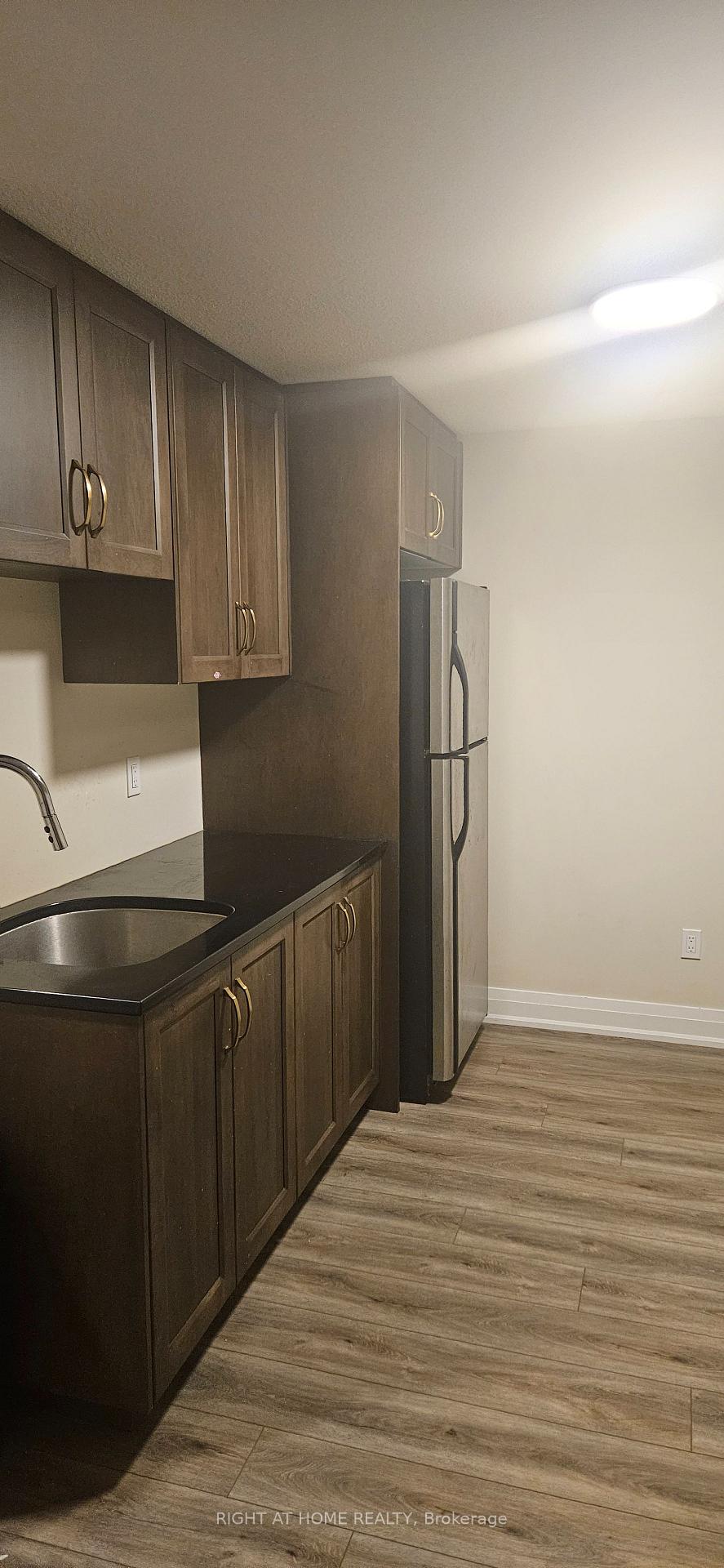 Photo 3 of 1633 Medway Park Drive, London, North S — HOMEH