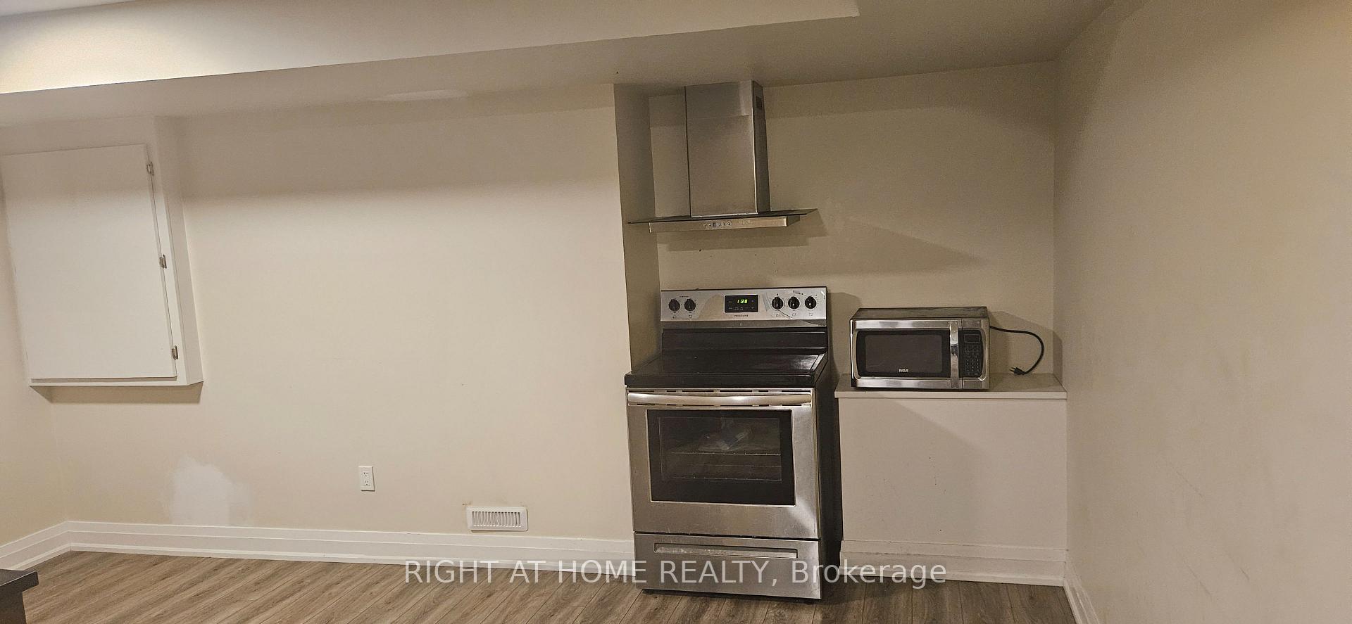 Photo 4 of 1633 Medway Park Drive, London, North S — HOMEH