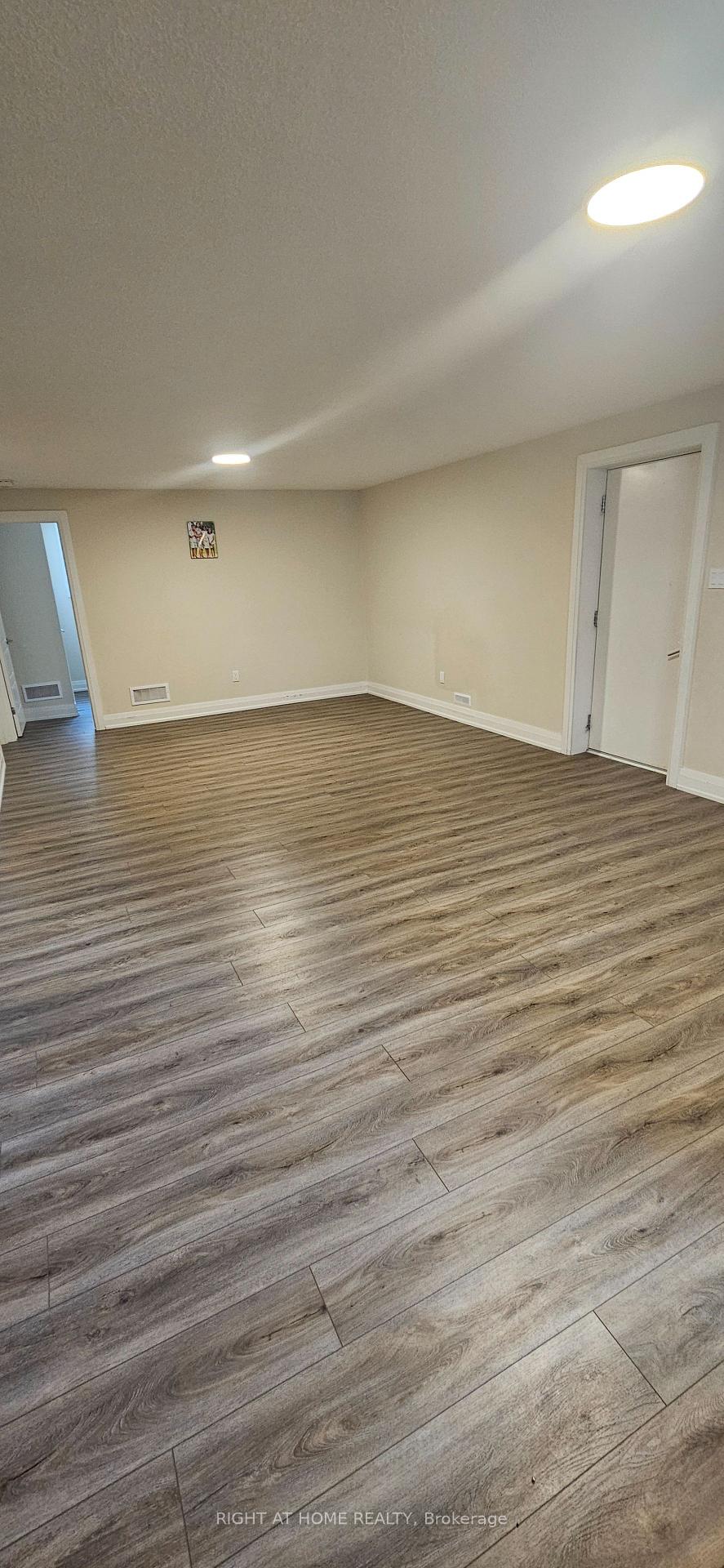 Photo 8 of 1633 Medway Park Drive, London, North S — HOMEH