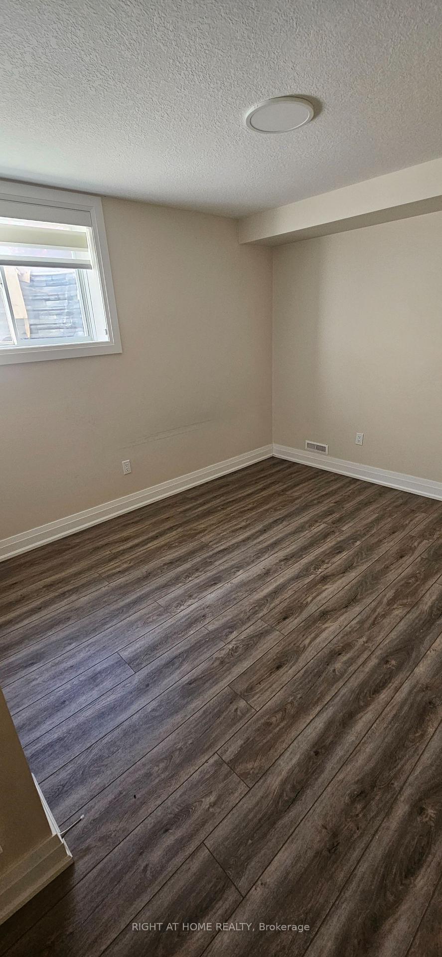 Photo 9 of 1633 Medway Park Drive, London, North S — HOMEH