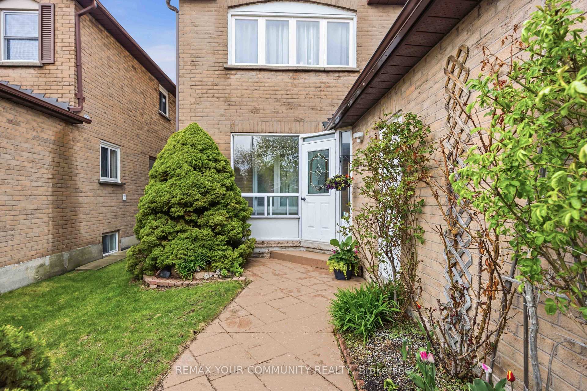 Photo 2 of 1706 Woodside Lane, Pickering, Amberlea — HOMEH