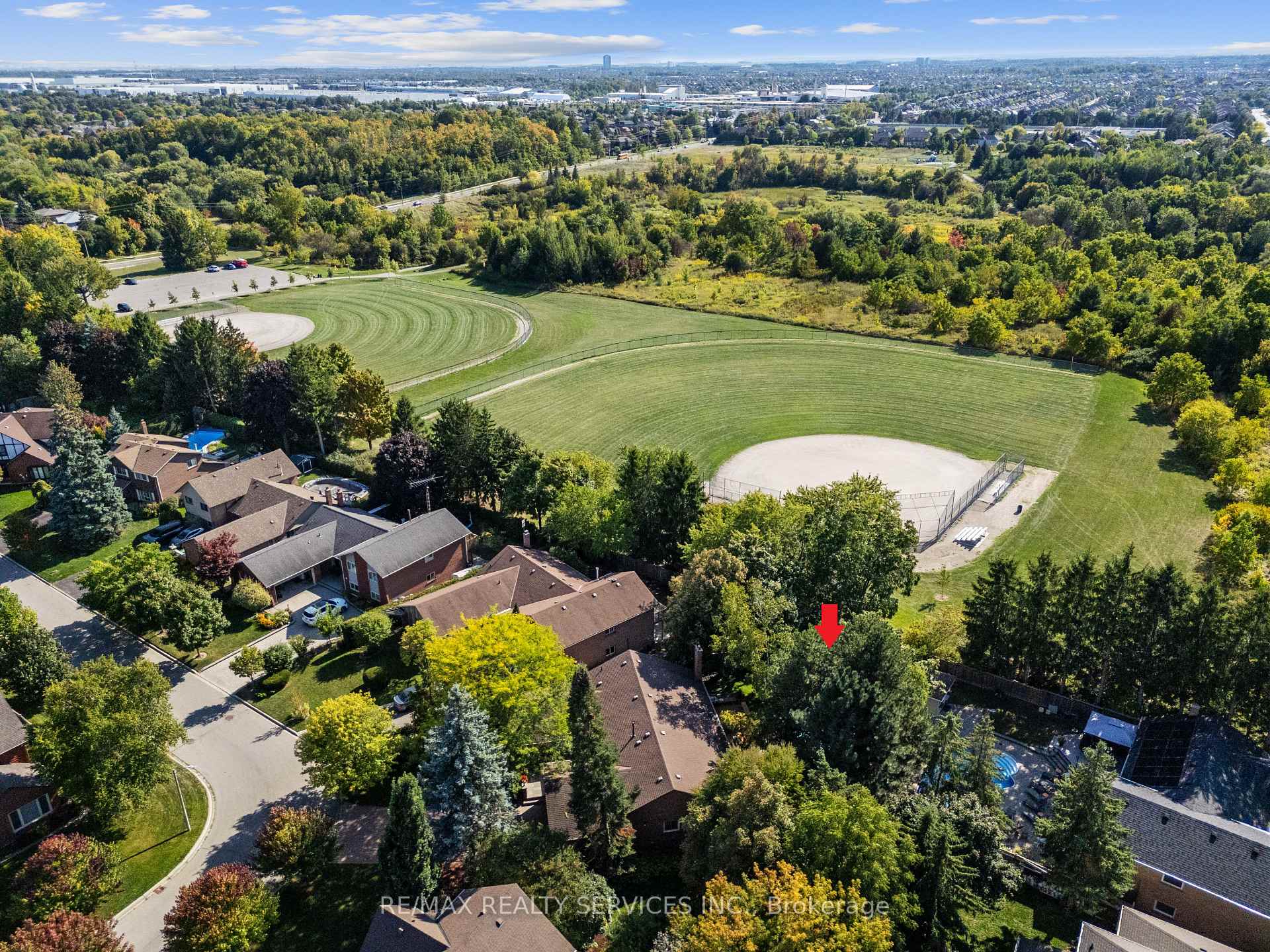 Photo 3 of 22 Oldham Crescent, Brampton, Snelgrove — HOMEH