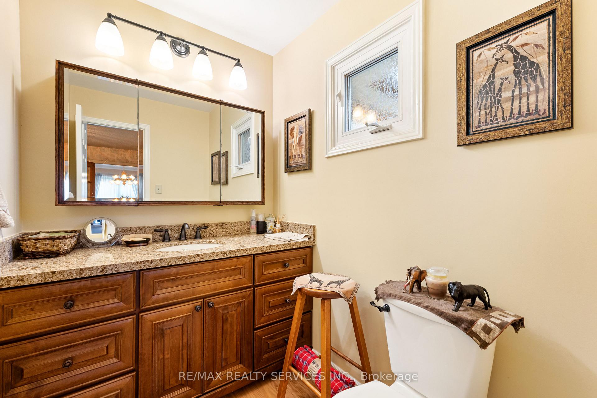 Photo 6 of 22 Oldham Crescent, Brampton, Snelgrove — HOMEH