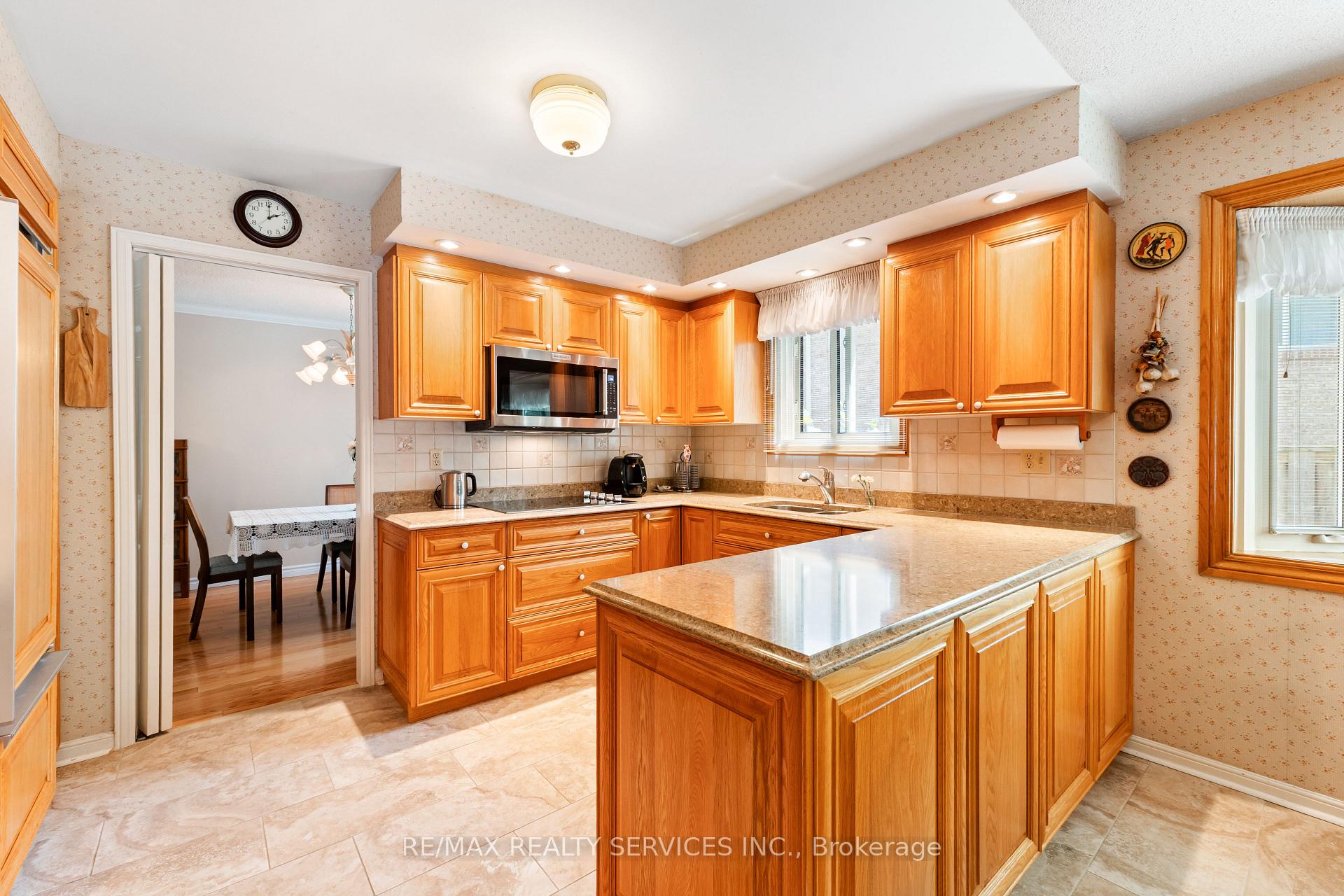 Photo 14 of 22 Oldham Crescent, Brampton, Snelgrove — HOMEH