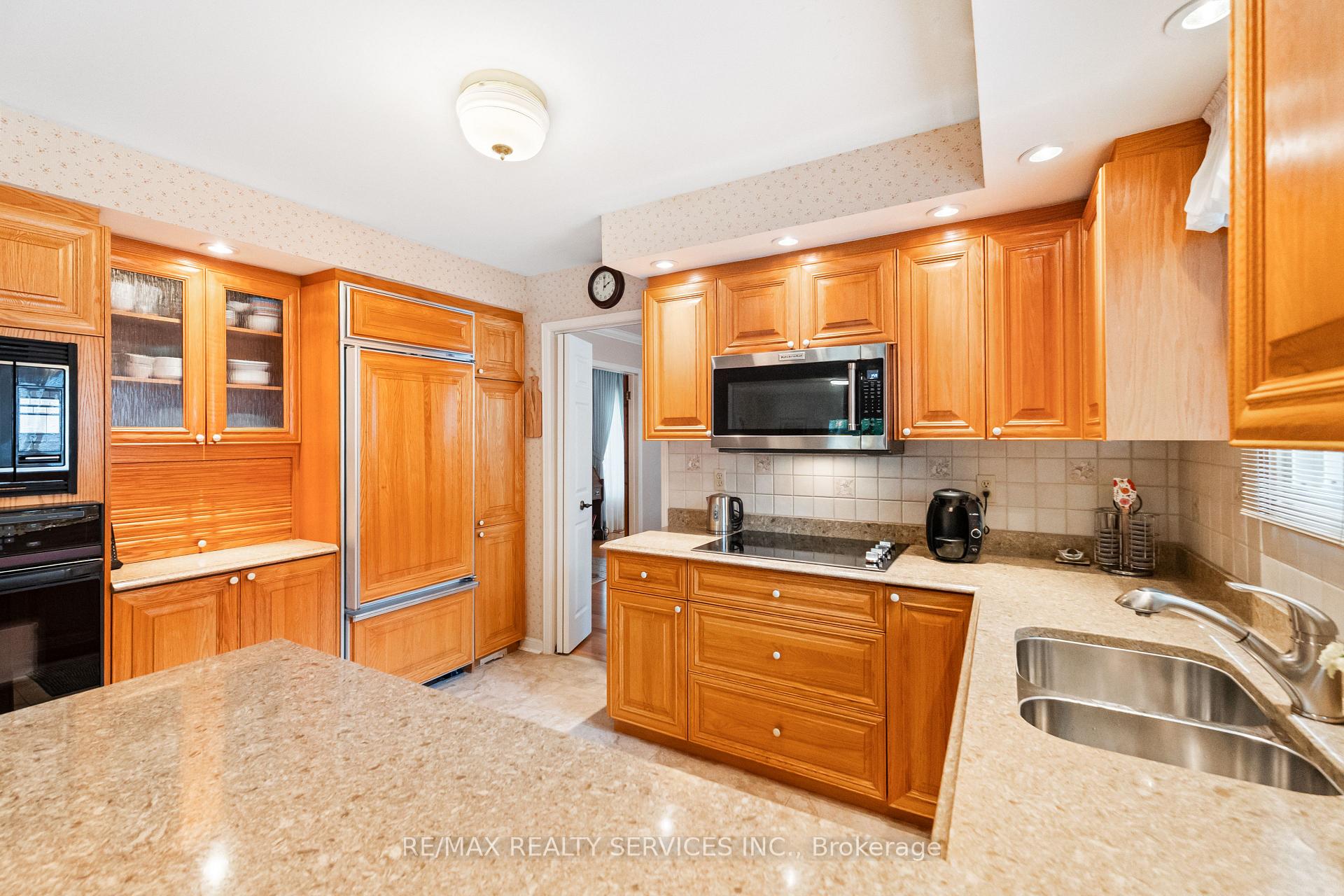 Photo 15 of 22 Oldham Crescent, Brampton, Snelgrove — HOMEH