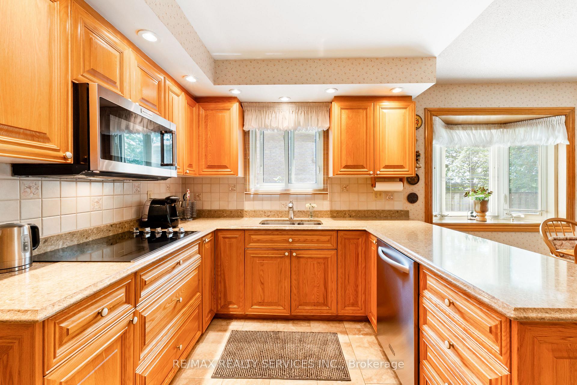 Photo 17 of 22 Oldham Crescent, Brampton, Snelgrove — HOMEH