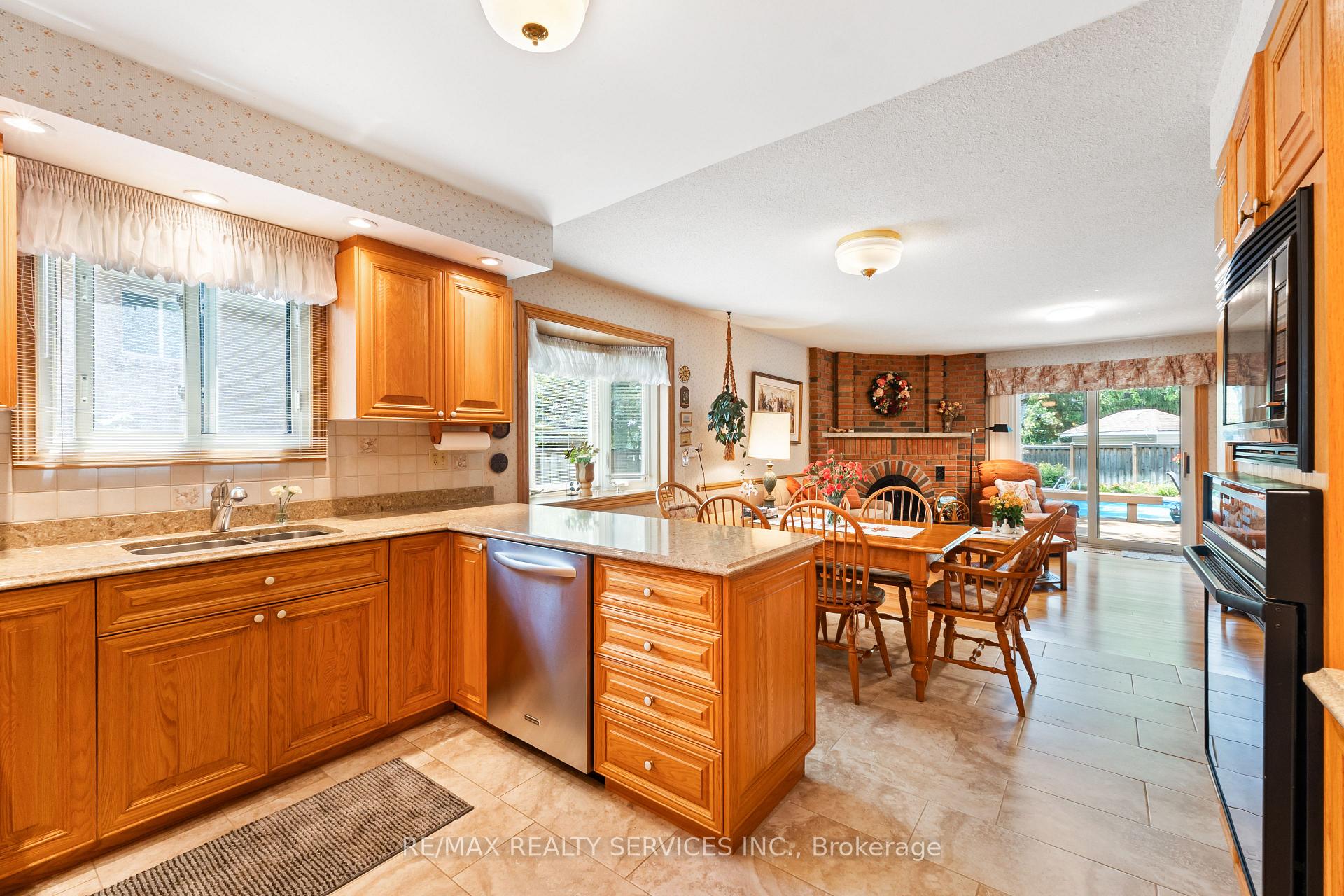 Photo 18 of 22 Oldham Crescent, Brampton, Snelgrove — HOMEH
