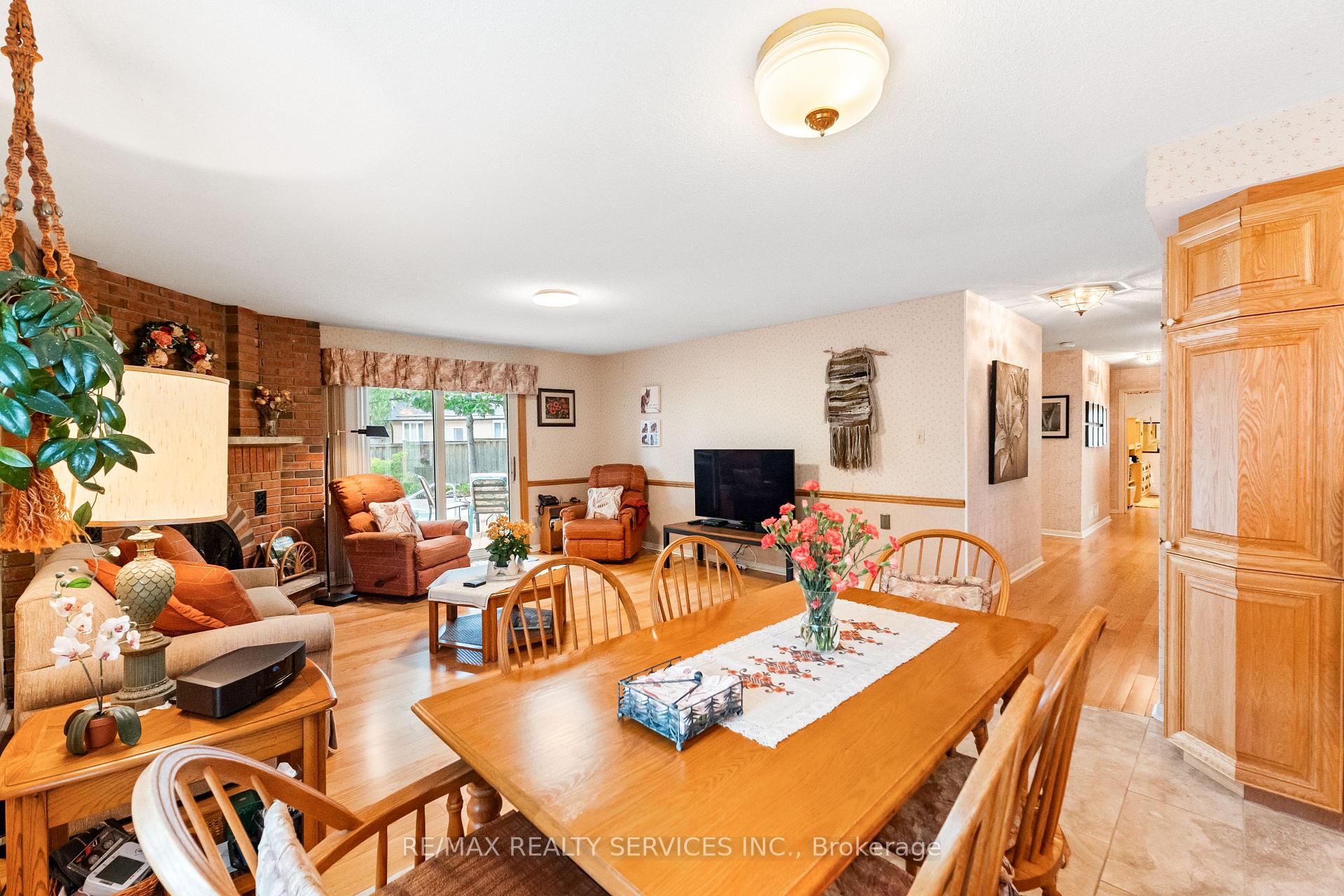 Photo 19 of 22 Oldham Crescent, Brampton, Snelgrove — HOMEH